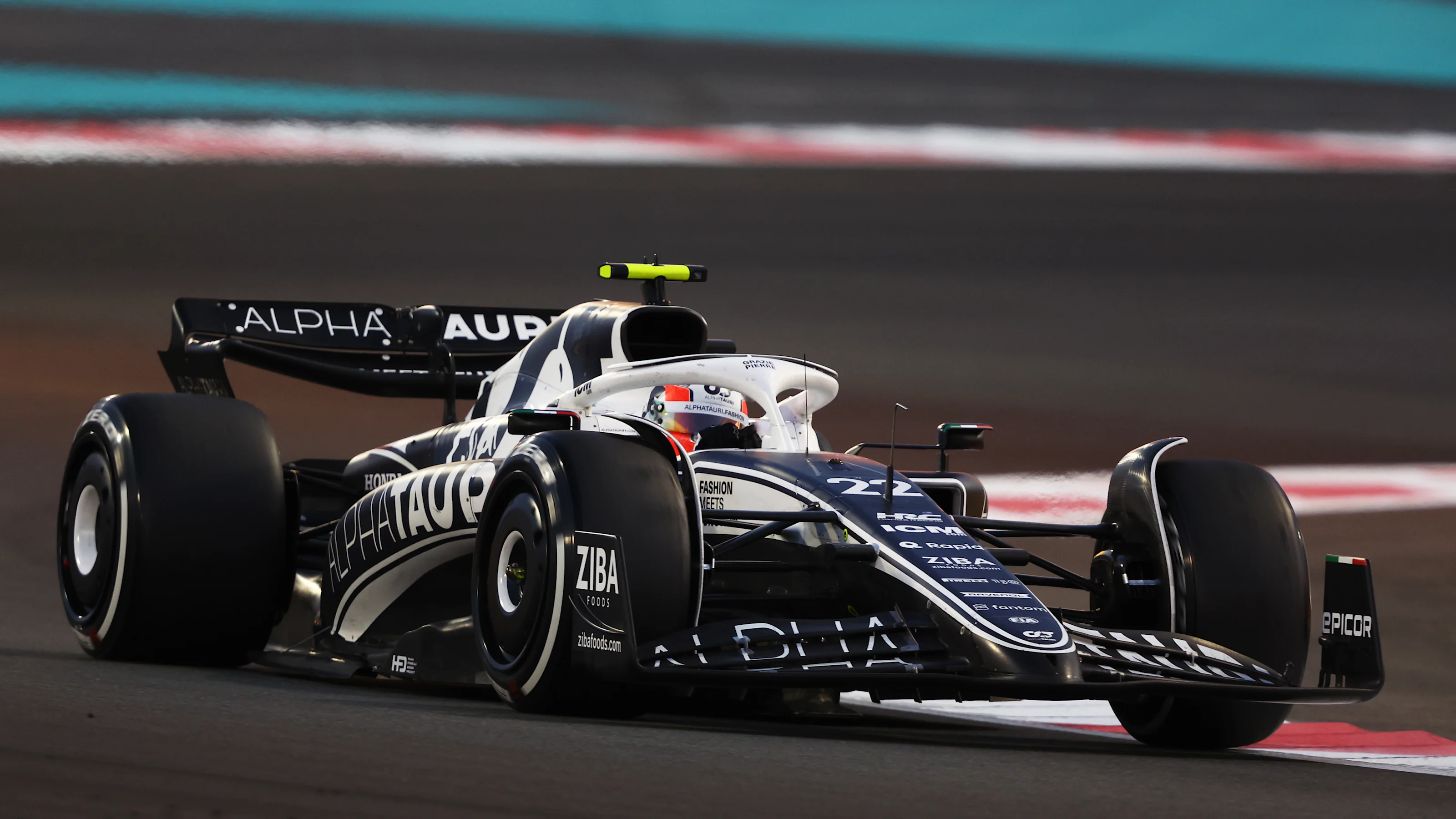 ABU DHABI, UNITED ARAB EMIRATES - NOVEMBER 20: Yuki Tsunoda of Japan driving the (22) Scuderia