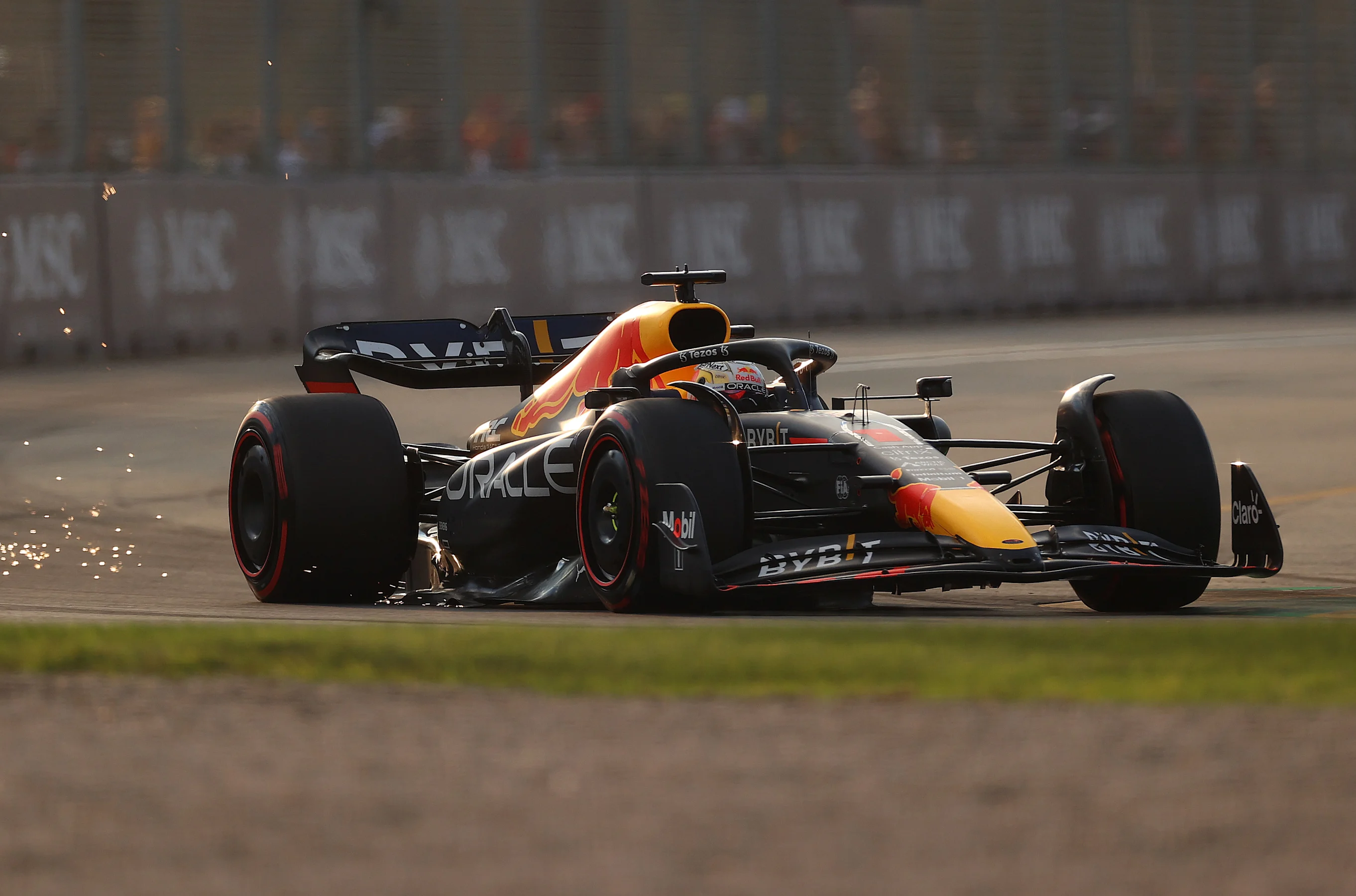 MELBOURNE, AUSTRALIA - APRIL 09: Max Verstappen of the Netherlands driving the (1) Oracle Red Bull