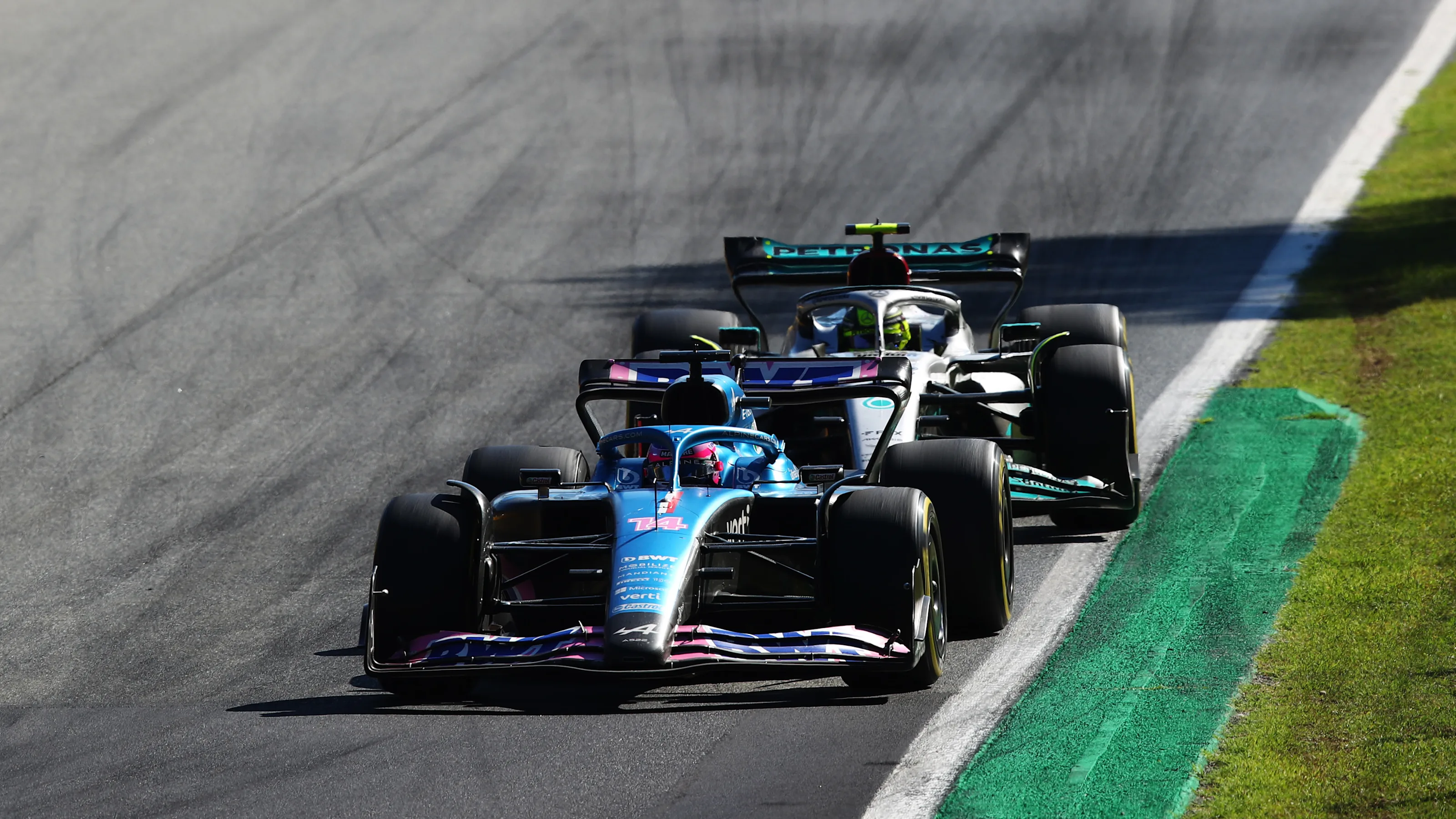 MONZA, ITALY - SEPTEMBER 11: Fernando Alonso of Spain driving the (14) Alpine F1 A522 Renault leads