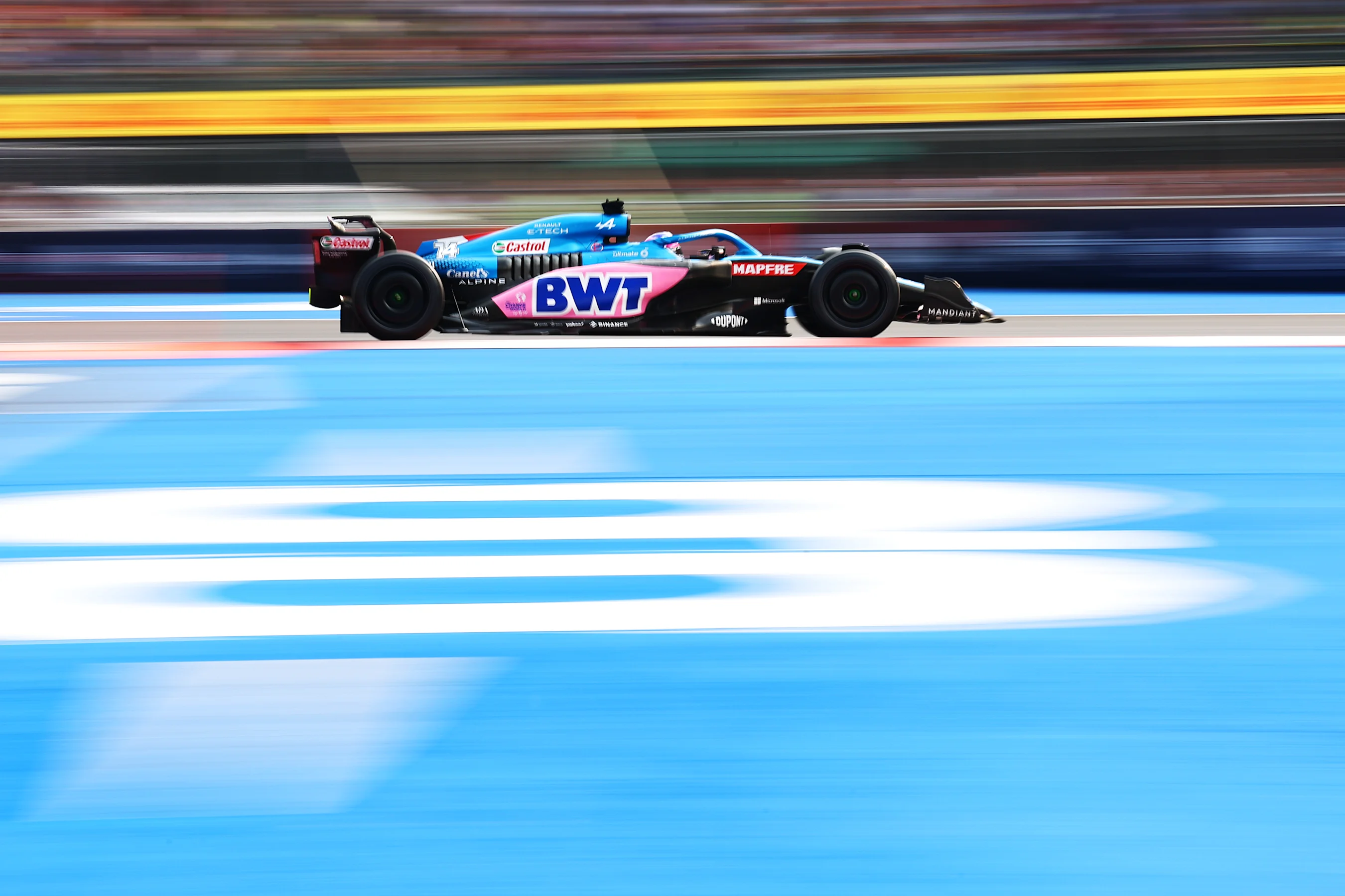 MEXICO CITY, MEXICO - OCTOBER 28: Fernando Alonso of Spain driving the (14) Alpine F1 A522 Renault