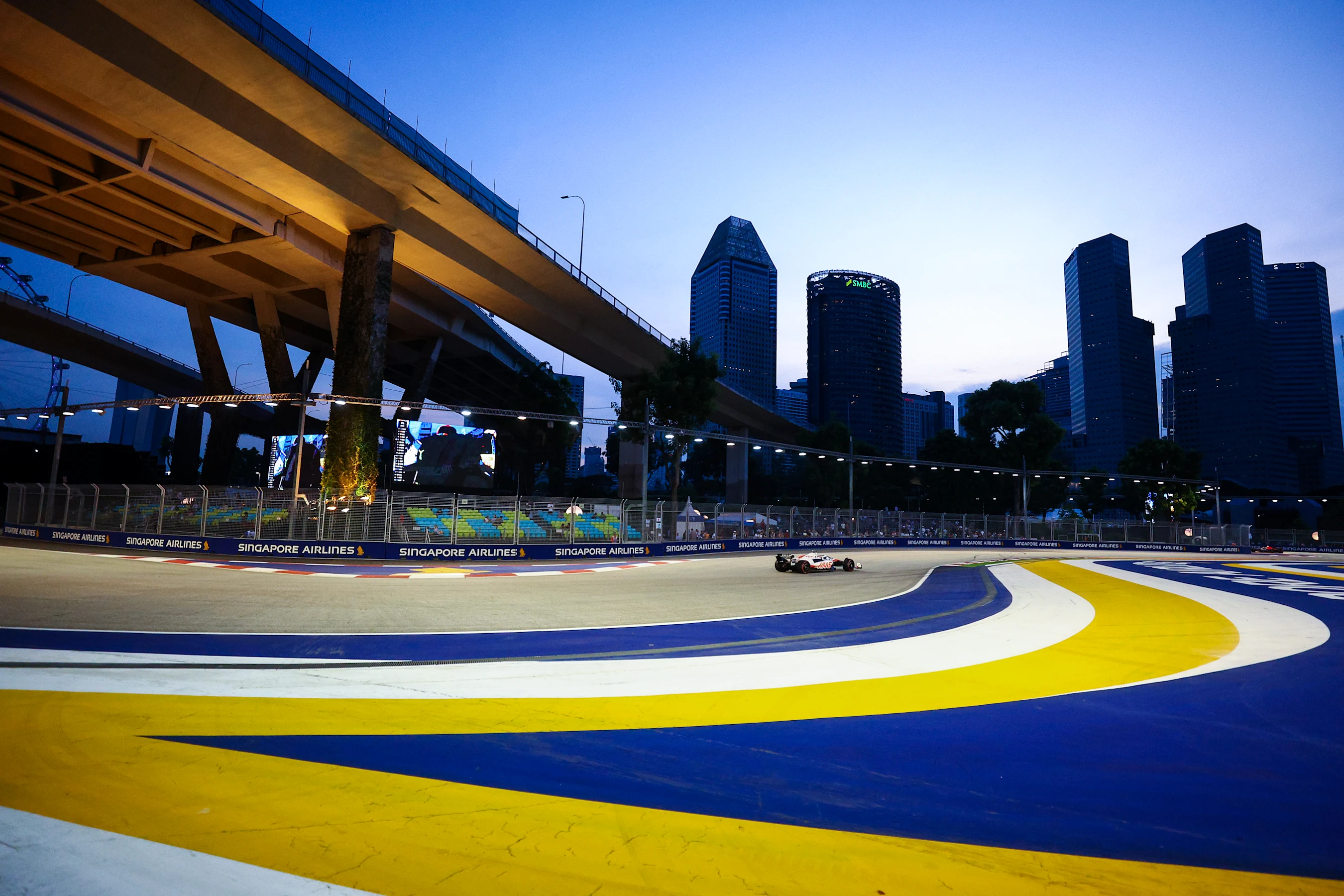 SINGAPORE, SINGAPORE - SEPTEMBER 30: Kevin Magnussen of Denmark driving the (20) Haas F1 VF-22