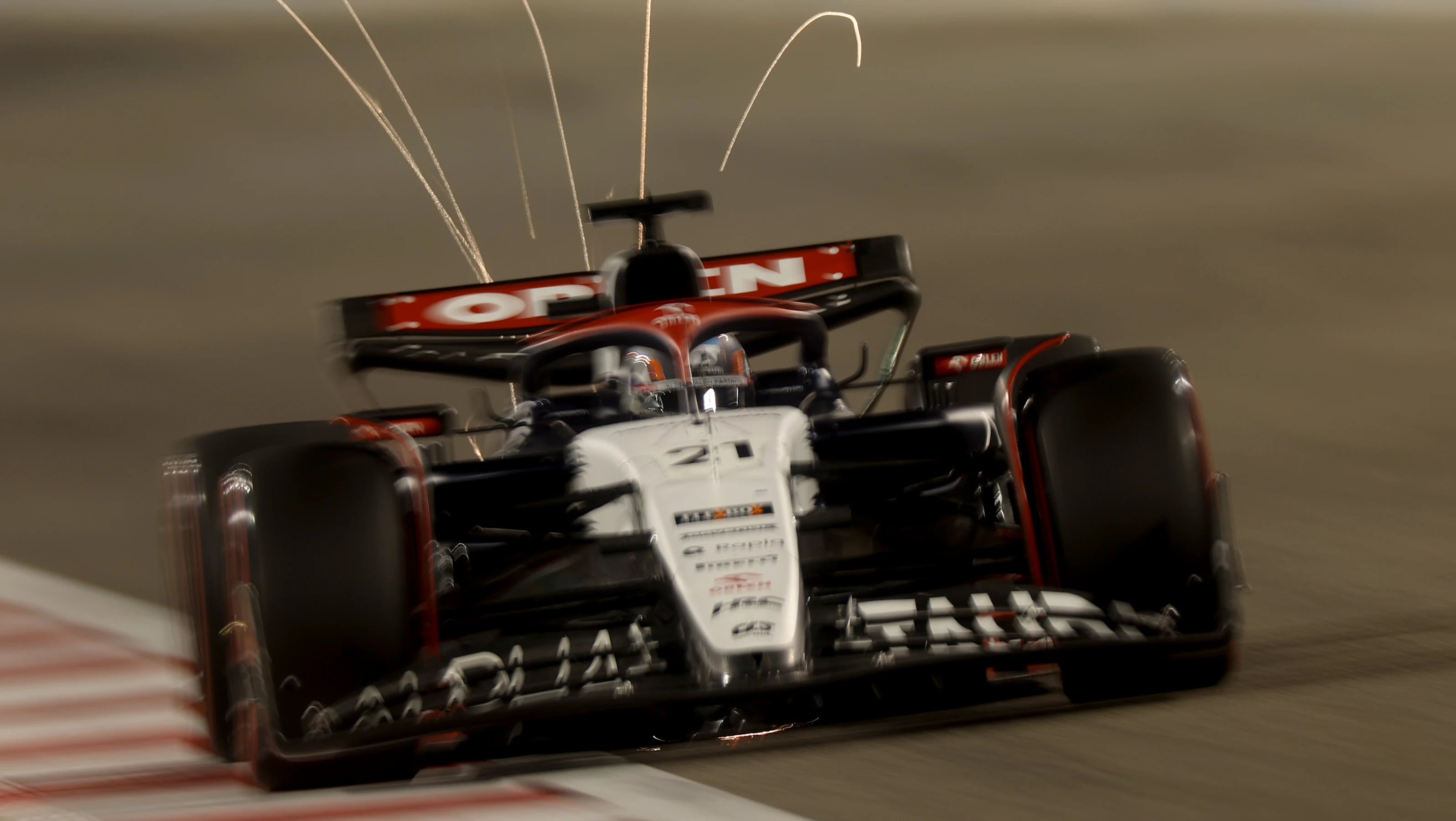 BAHRAIN, BAHRAIN - MARCH 04: Nyck de Vries of Netherlands driving the (21) Scuderia AlphaTauri AT04