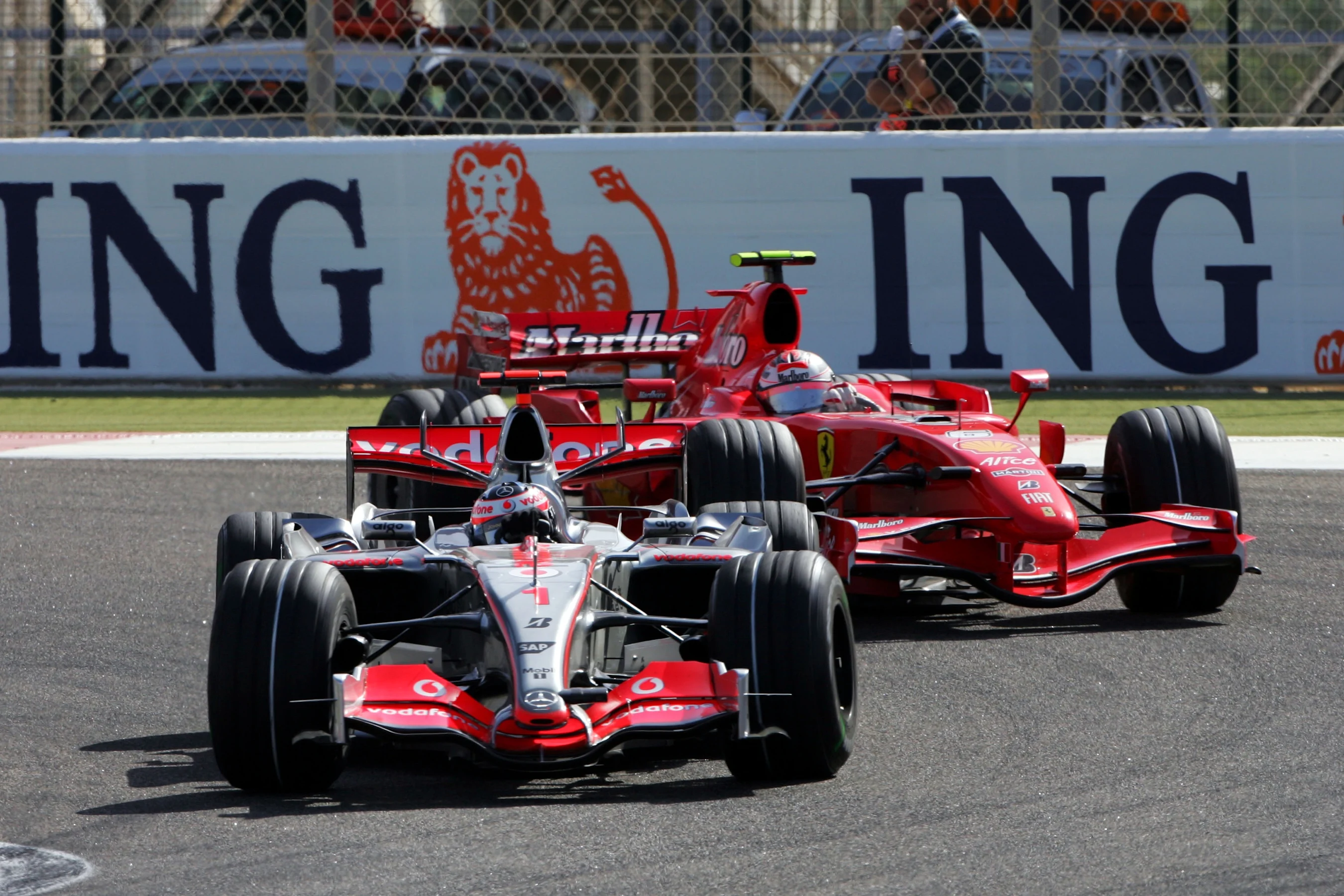 Fernando Alonso (ESP) McLaren Mercedes MP4/22 leads Kimi Raikkonen (FIN) Ferrari F2007. Formula One