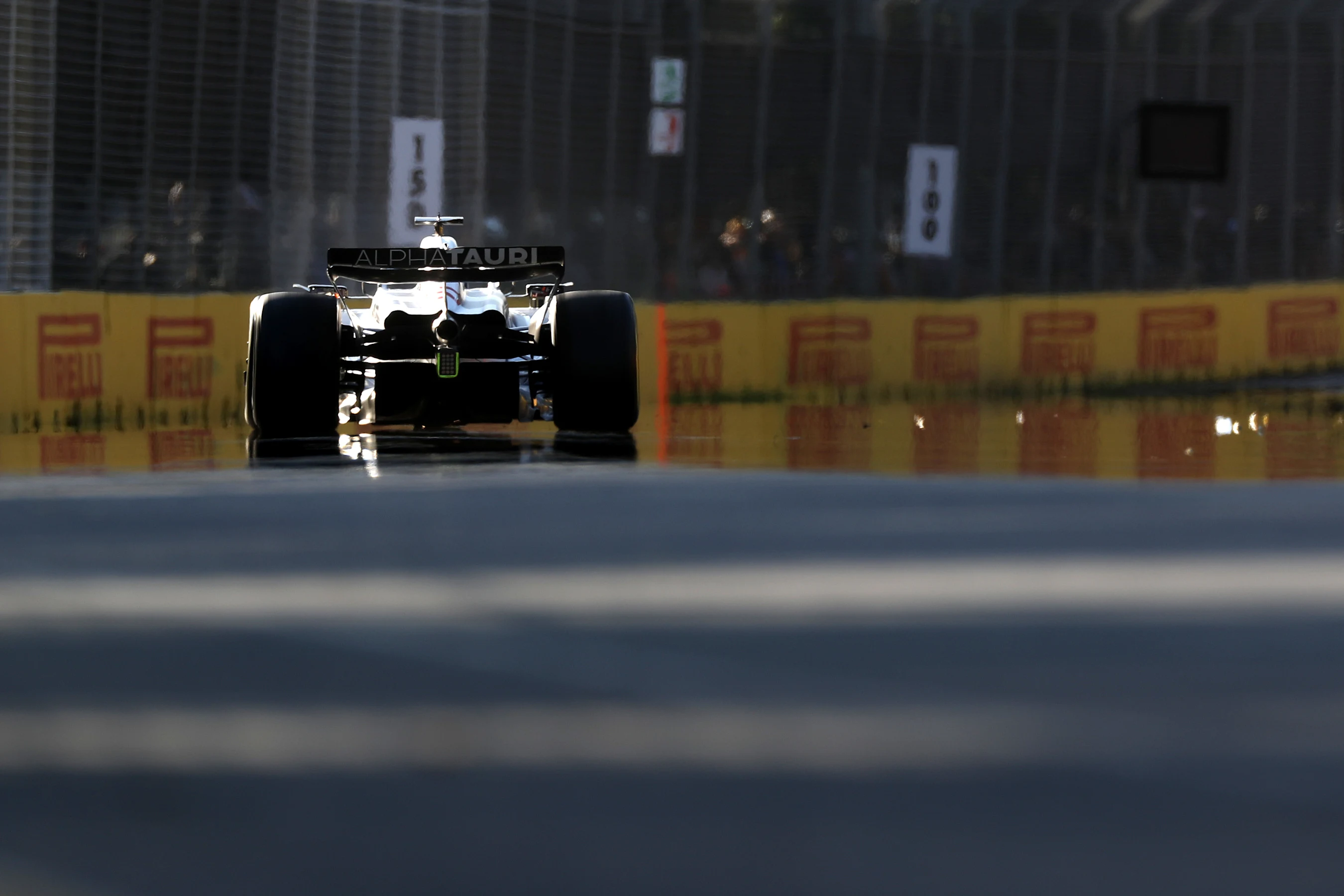 MELBOURNE, AUSTRALIA - APRIL 02: Nyck de Vries of Netherlands driving the (21) Scuderia AlphaTauri