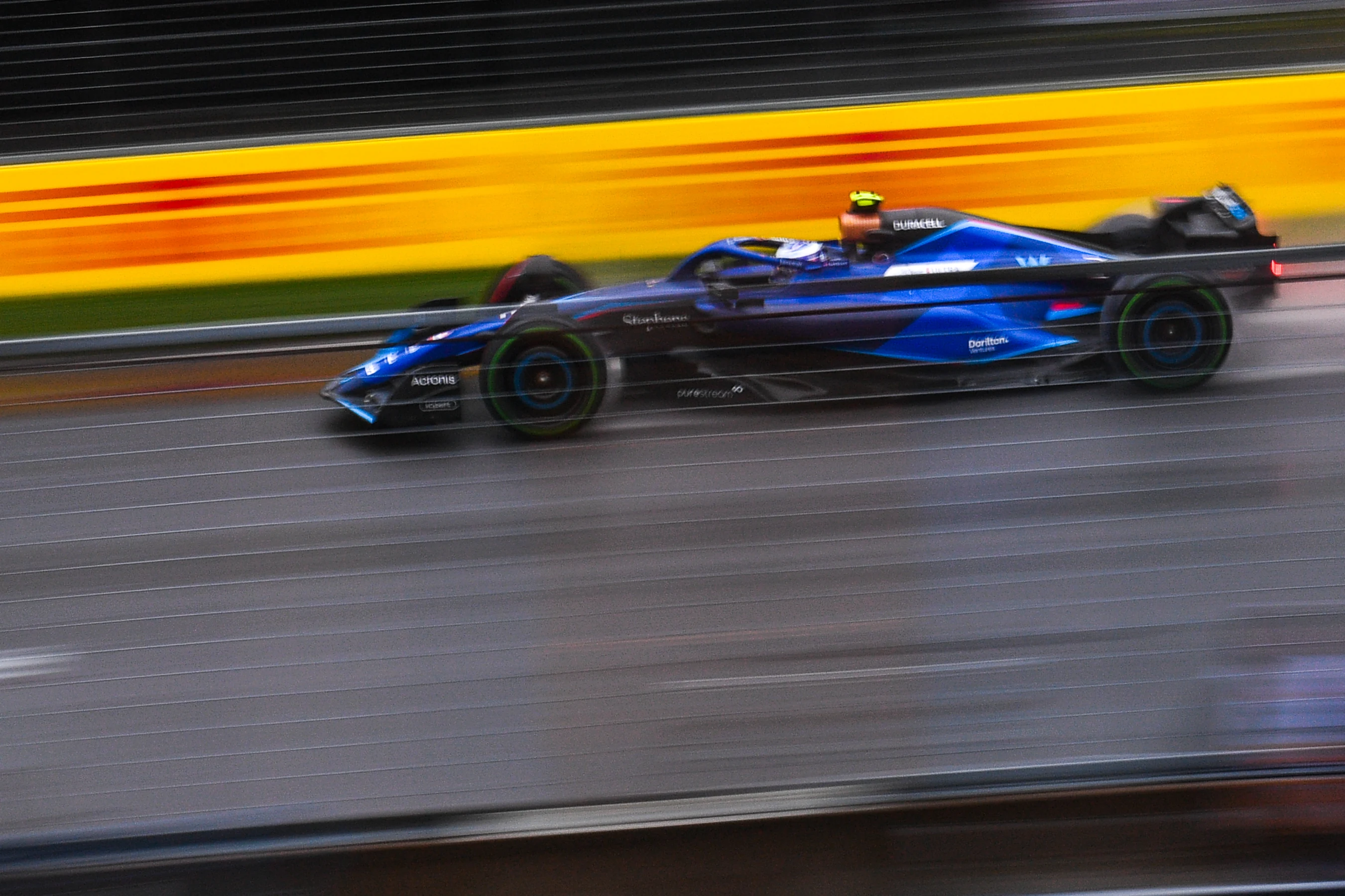 MONTREAL, QUEBEC - JUNE 17: Logan Sargeant of United States driving the (2) Williams FW45 Mercedes