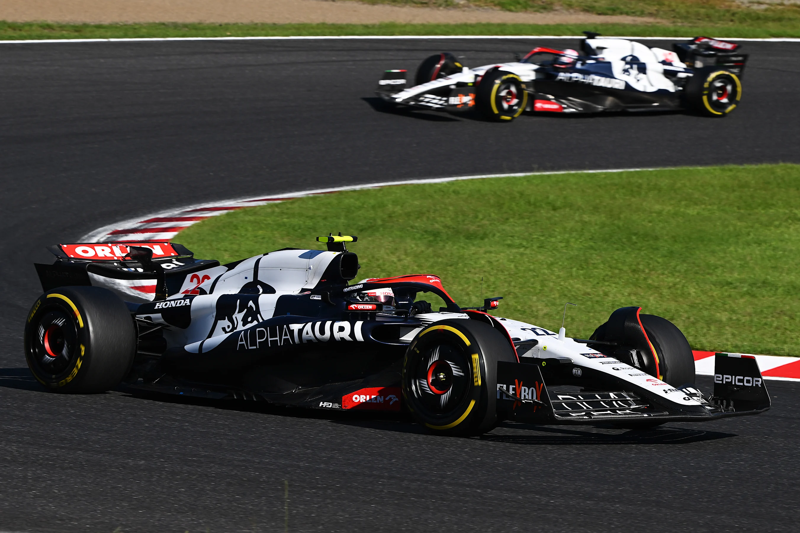 SUZUKA, JAPAN - SEPTEMBER 24: Yuki Tsunoda of Japan driving the (22) Scuderia AlphaTauri AT04 leads