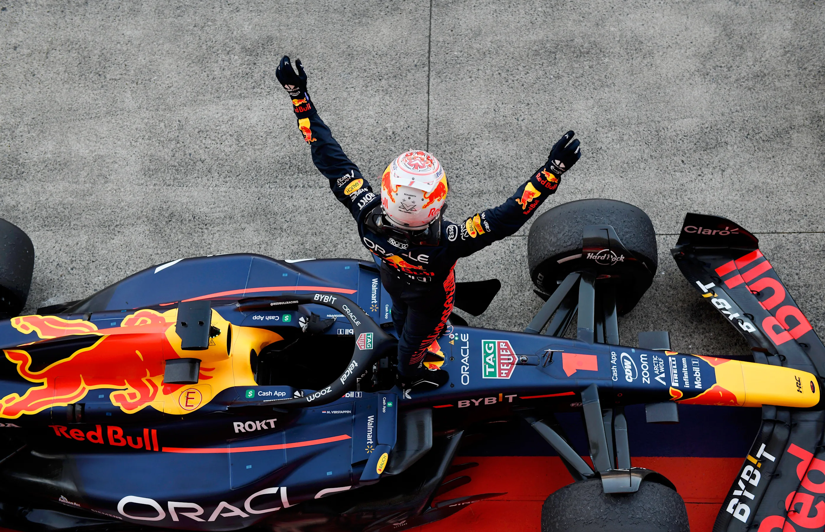 SUZUKA, JAPAN - SEPTEMBER 24: Race winner Max Verstappen of the Netherlands and Oracle Red Bull