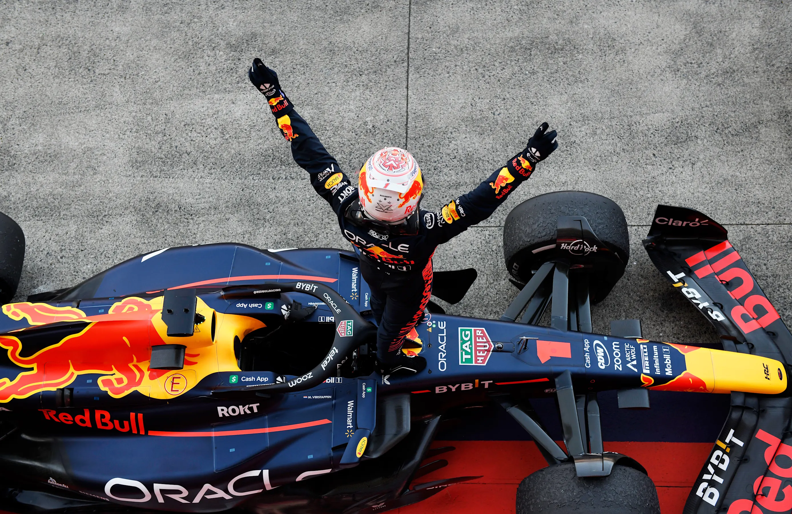SUZUKA, JAPAN - SEPTEMBER 24: Race winner Max Verstappen of the Netherlands and Oracle Red Bull