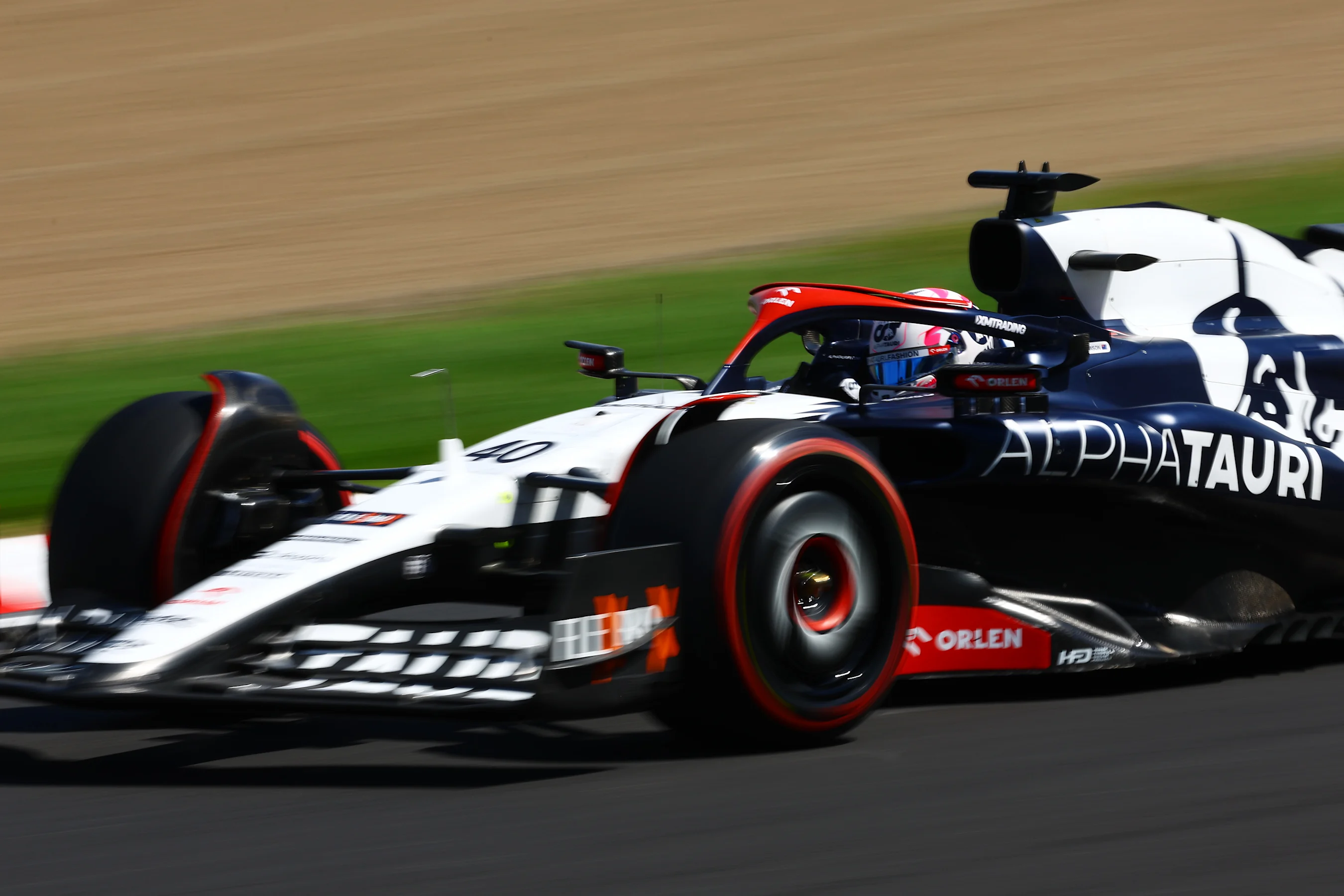 SUZUKA, JAPAN - SEPTEMBER 23: Liam Lawson of New Zealand driving the (40) Scuderia AlphaTauri AT04