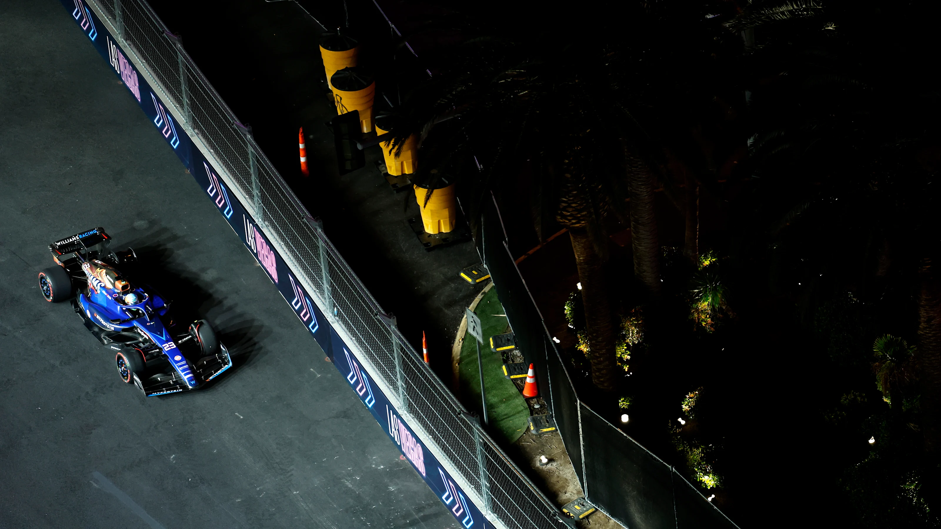 LAS VEGAS, NEVADA - NOVEMBER 17: Alexander Albon of Thailand driving the (23) Williams FW45