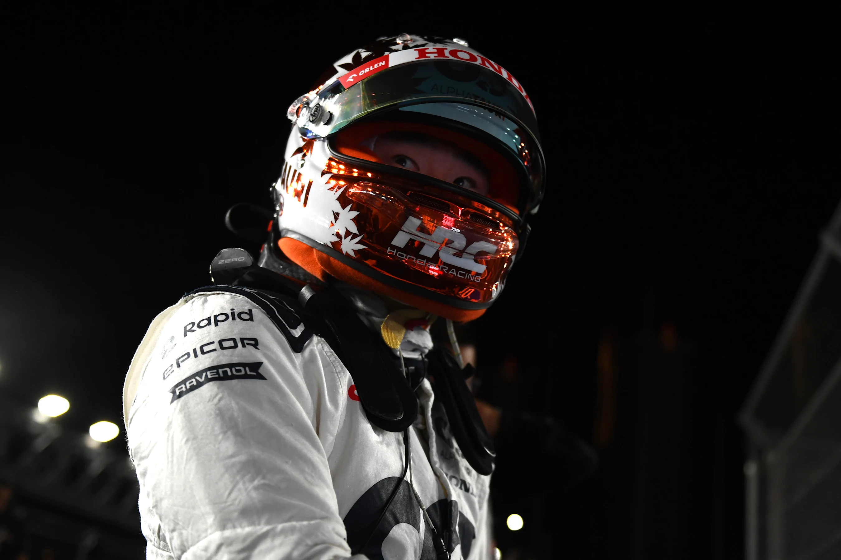 LAS VEGAS, NEVADA - NOVEMBER 18: Yuki Tsunoda of Japan driving the (22) Scuderia AlphaTauri AT04