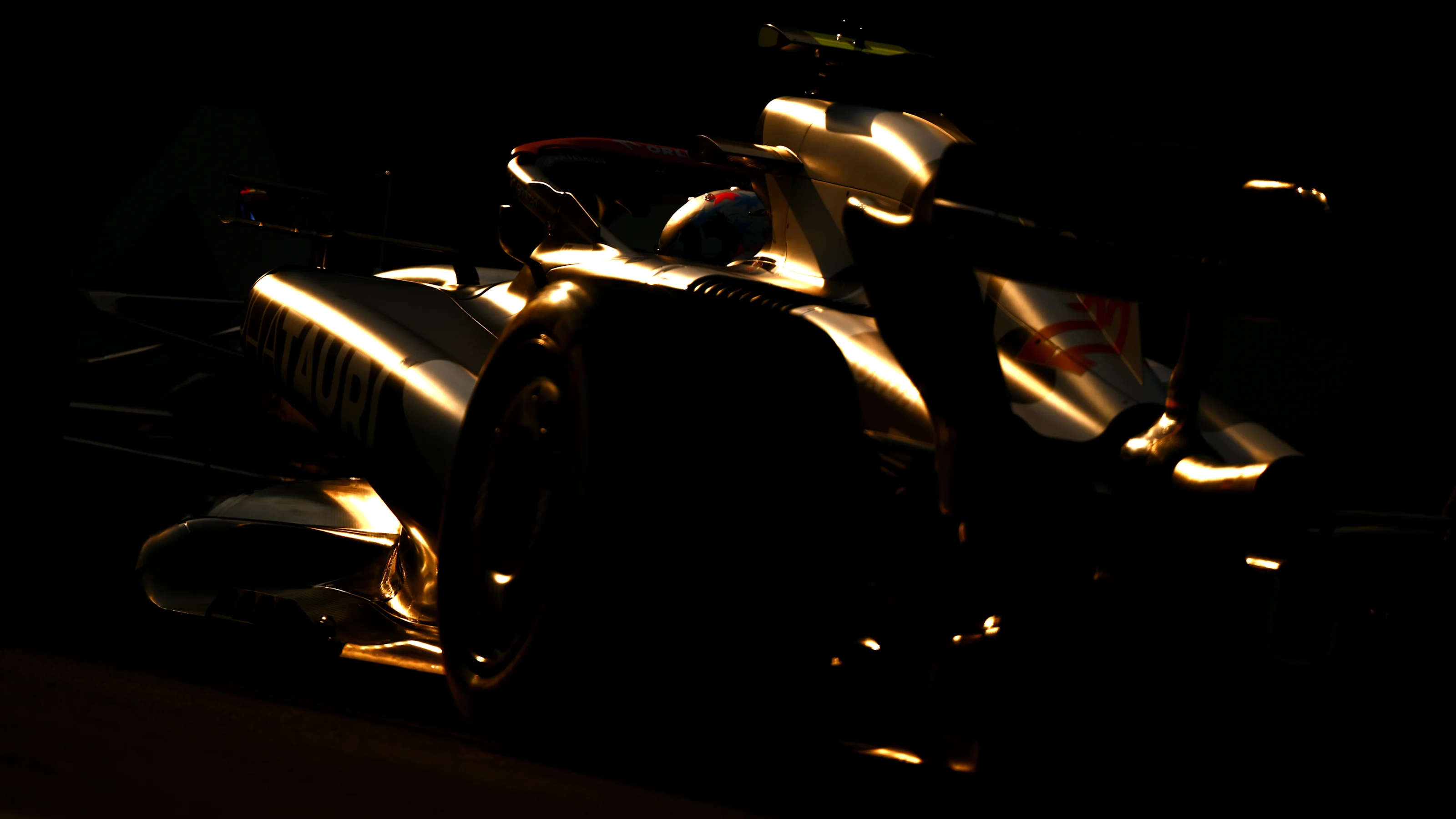 MIAMI, FLORIDA - MAY 05: Yuki Tsunoda of Japan driving the (22) Scuderia AlphaTauri AT04 on track