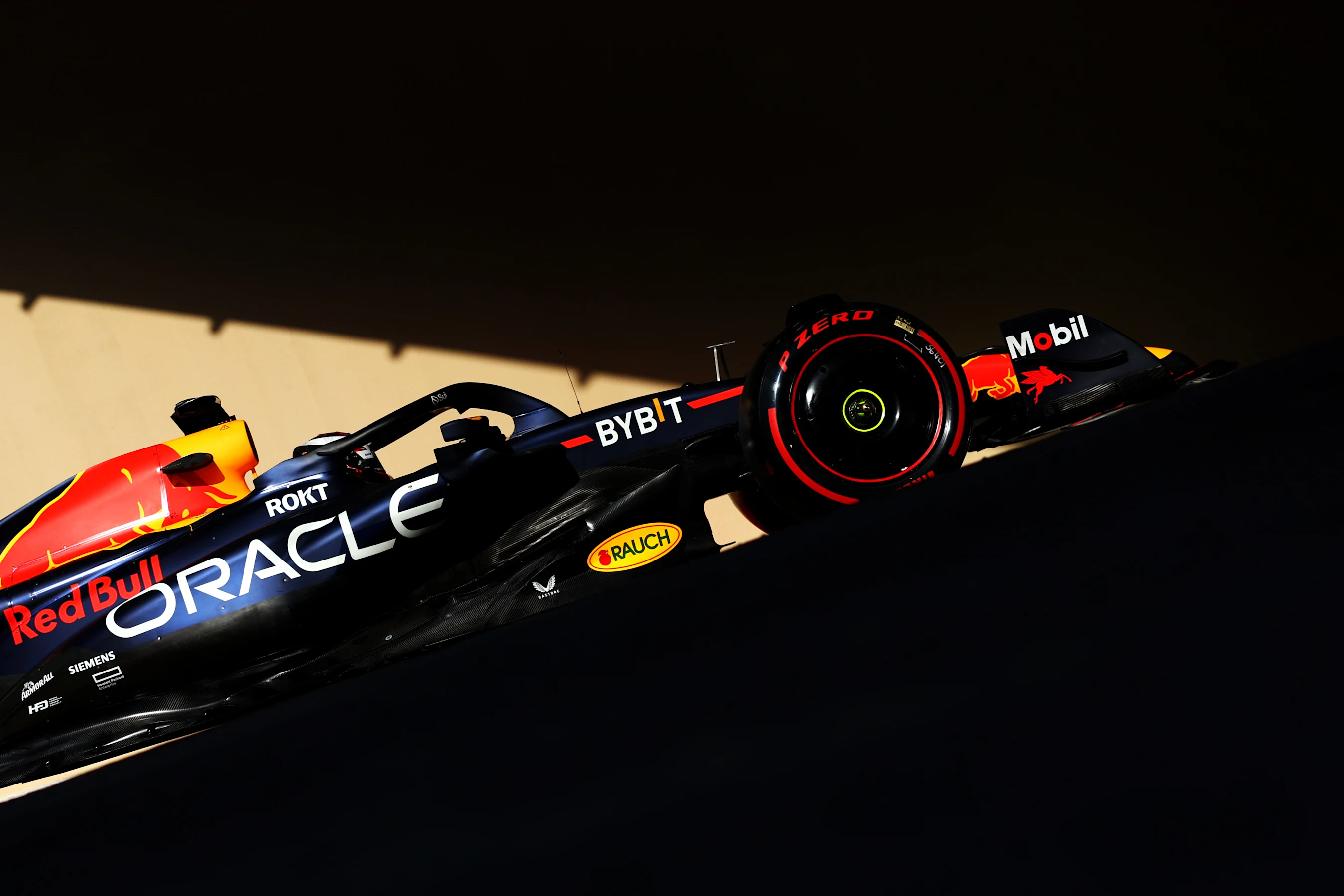 ABU DHABI, UNITED ARAB EMIRATES - NOVEMBER 28: Jake Dennis of Great Britain driving the (36)