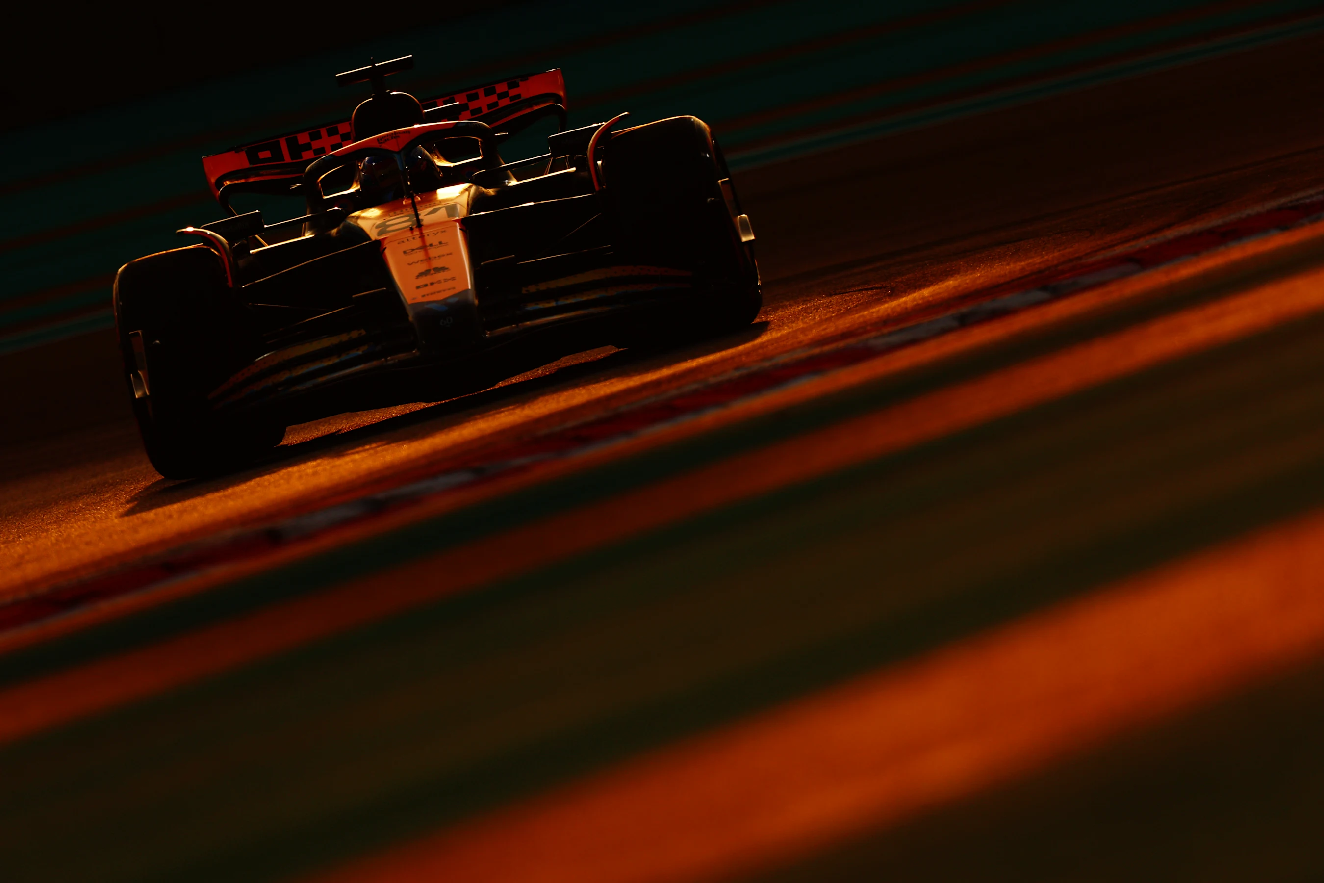 ABU DHABI, UNITED ARAB EMIRATES - NOVEMBER 28: Oscar Piastri of Australia driving the (81) McLaren