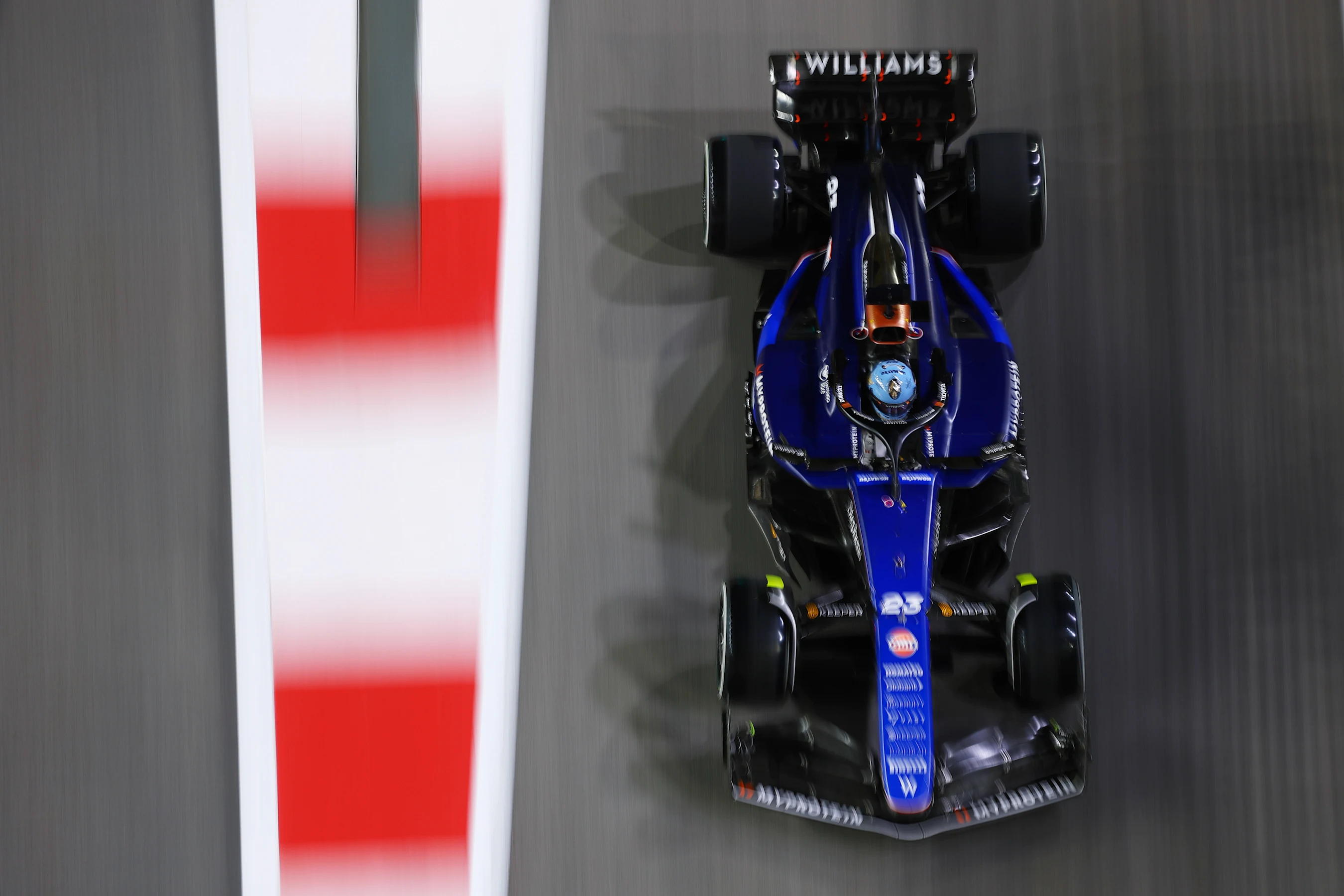 SINGAPORE, SINGAPORE - SEPTEMBER 22: Alexander Albon of Thailand driving the (23) Williams FW46
