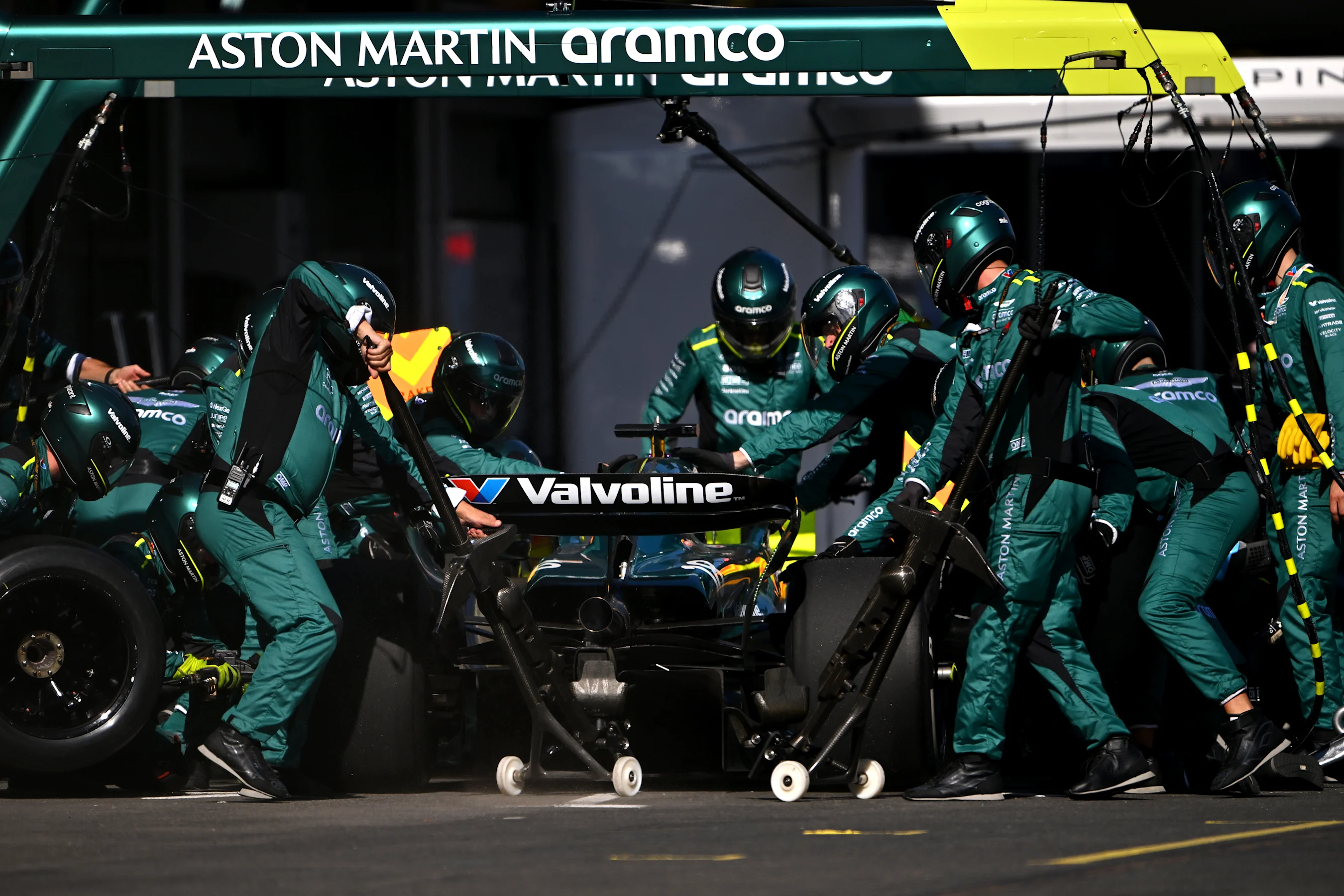 BAKU, AZERBAIJAN - SEPTEMBER 15: Lance Stroll of Canada driving the (18) Aston Martin AMR24