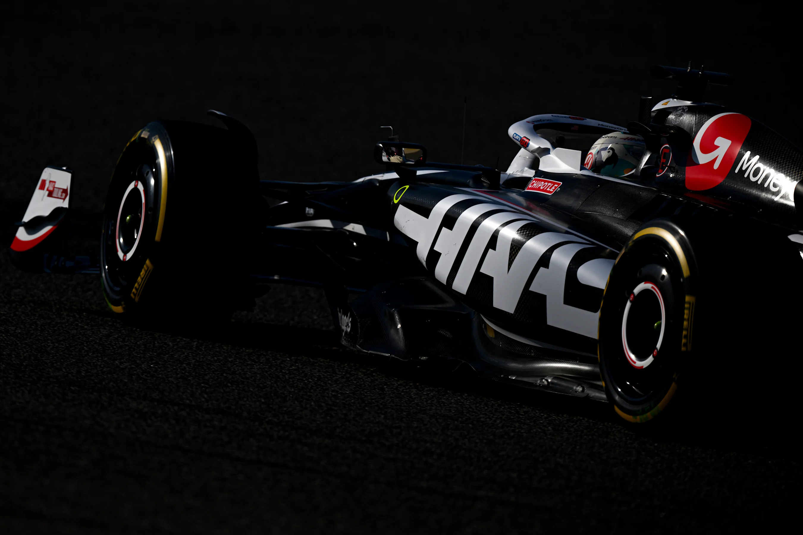 BAHRAIN, BAHRAIN - FEBRUARY 29: Kevin Magnussen of Denmark driving the (20) Haas F1 VF-24 Ferrari