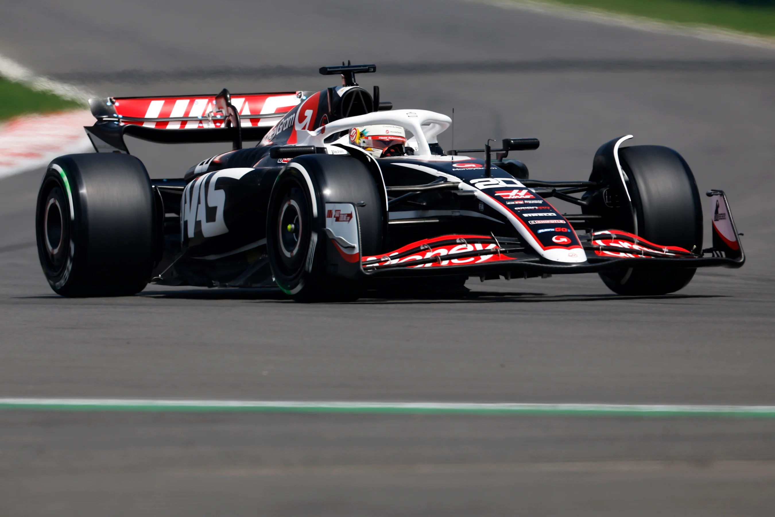 MEXICO CITY, MEXICO - OCTOBER 25: Kevin Magnussen of Denmark driving the (20) Haas F1 VF-24 Ferrari