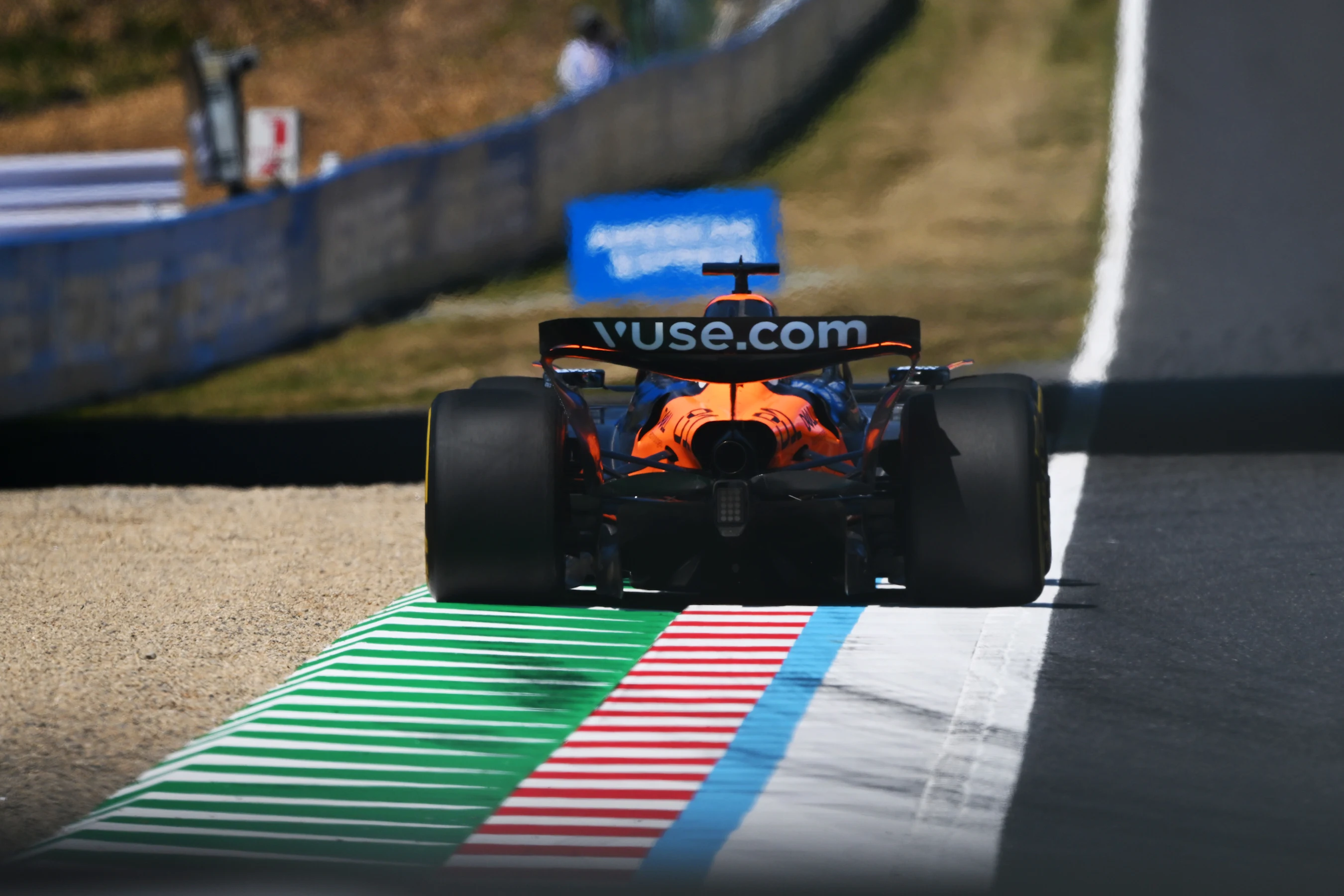 SUZUKA, JAPAN - APRIL 04: Oscar Piastri of Australia driving the (81) McLaren MCL39 Mercedes on