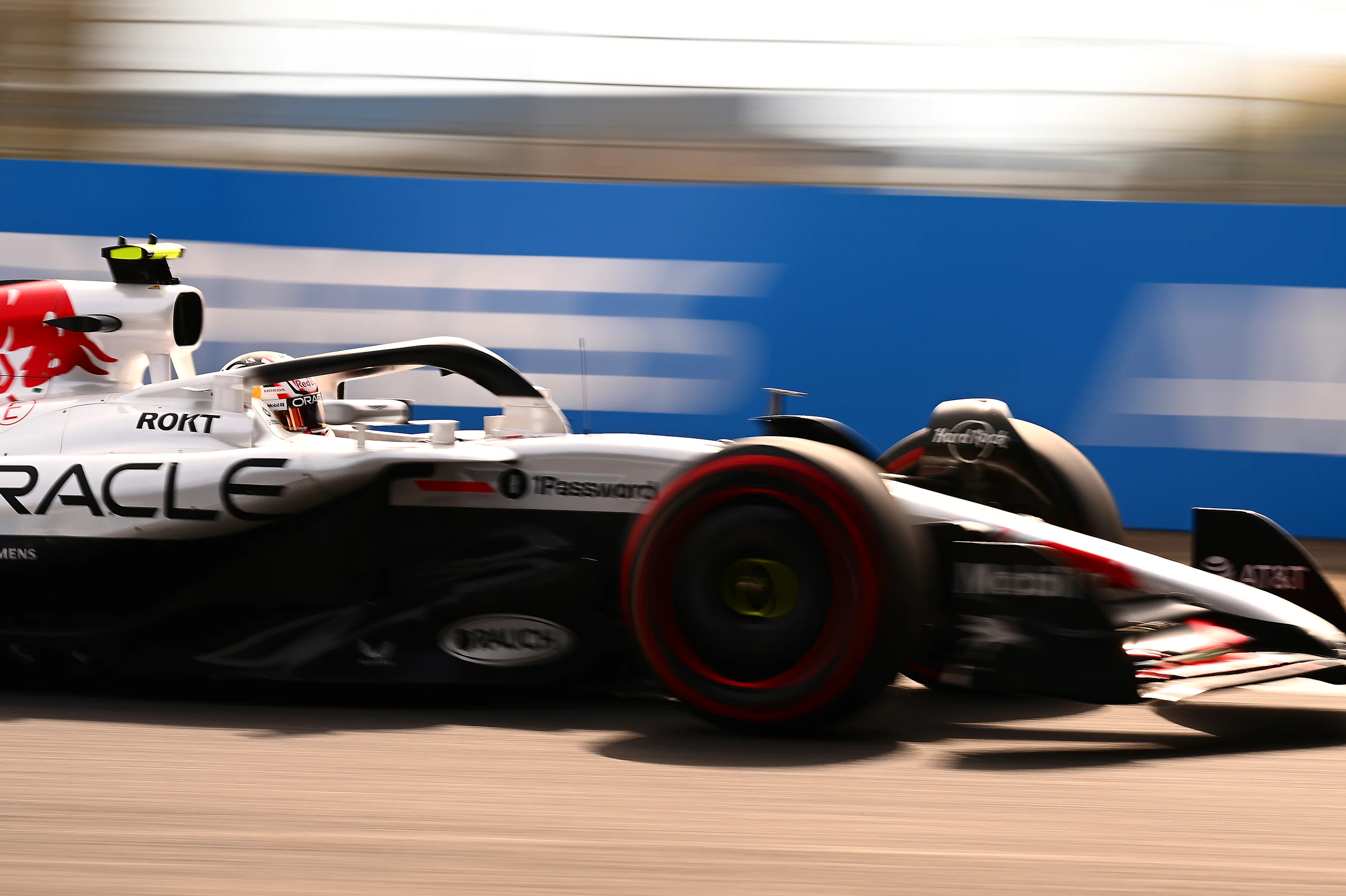 SUZUKA, JAPAN - APRIL 05: Yuki Tsunoda of Japan driving the (22) Oracle Red Bull Racing RB21 on