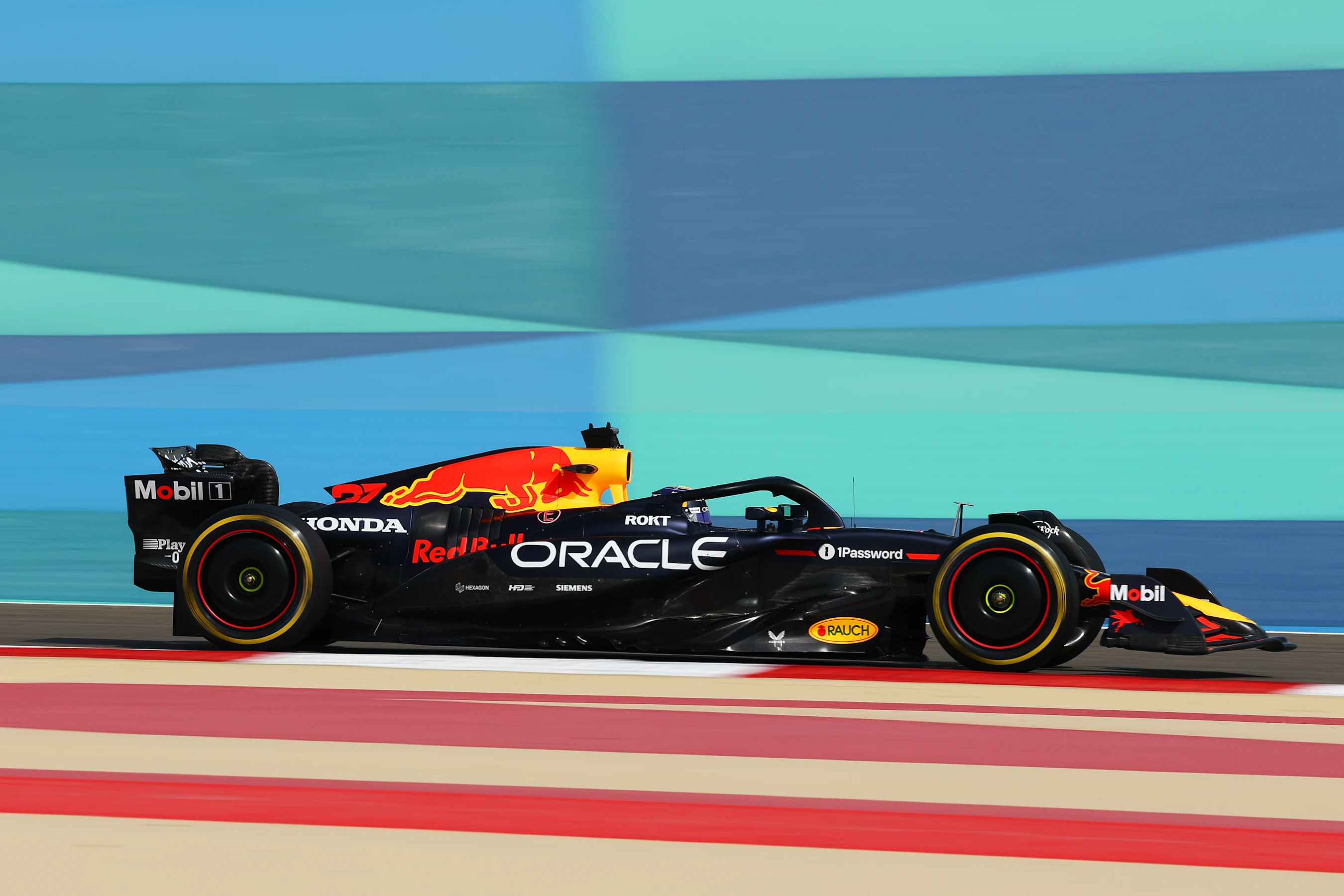 BAHRAIN, BAHRAIN - APRIL 11: Ayumu Iwasa of Japan driving the (37) Oracle Red Bull Racing RB21 on