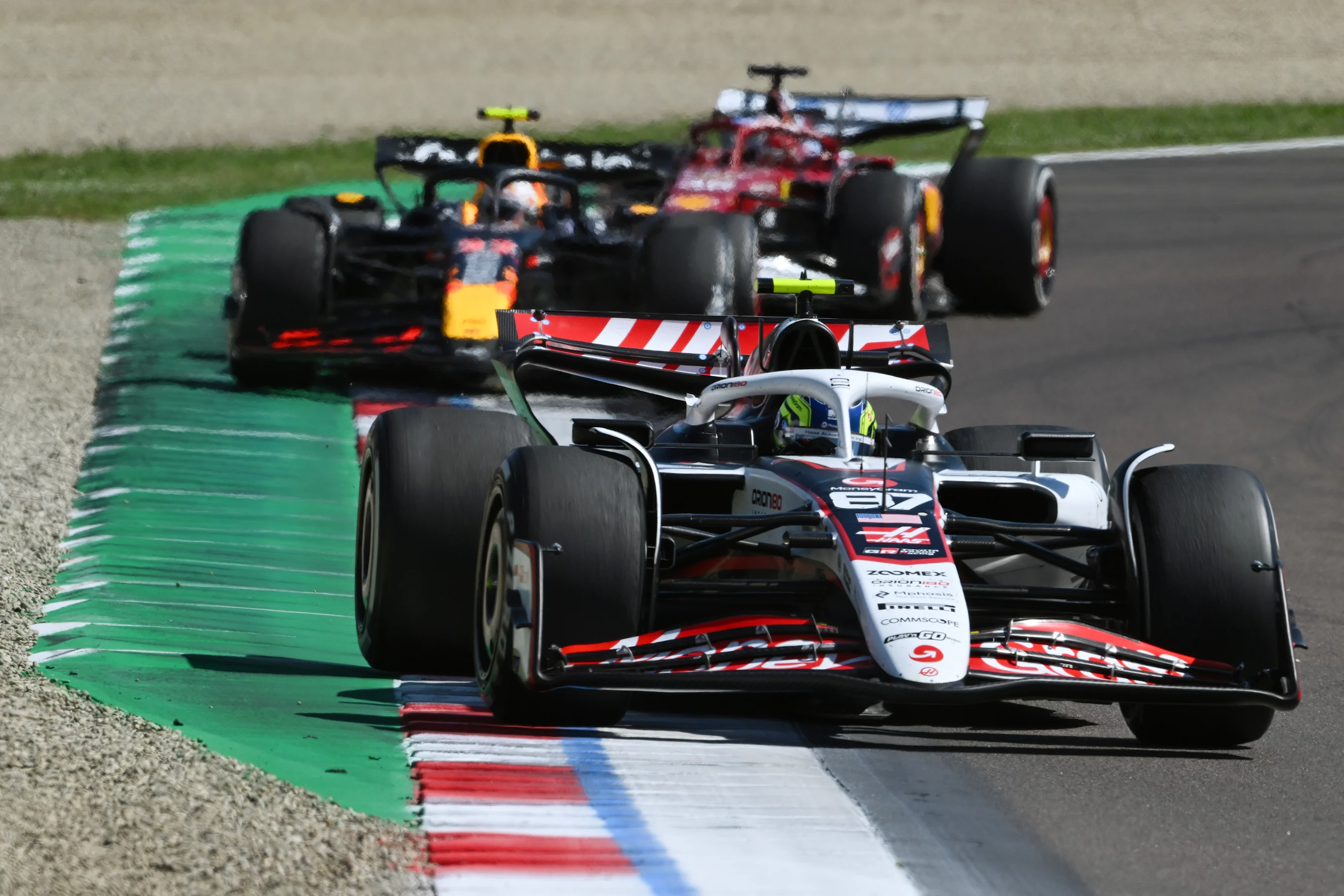 IMOLA, ITALY - MAY 18: Oliver Bearman of Great Britain driving the (87) Haas F1 VF-25 Ferrari leads