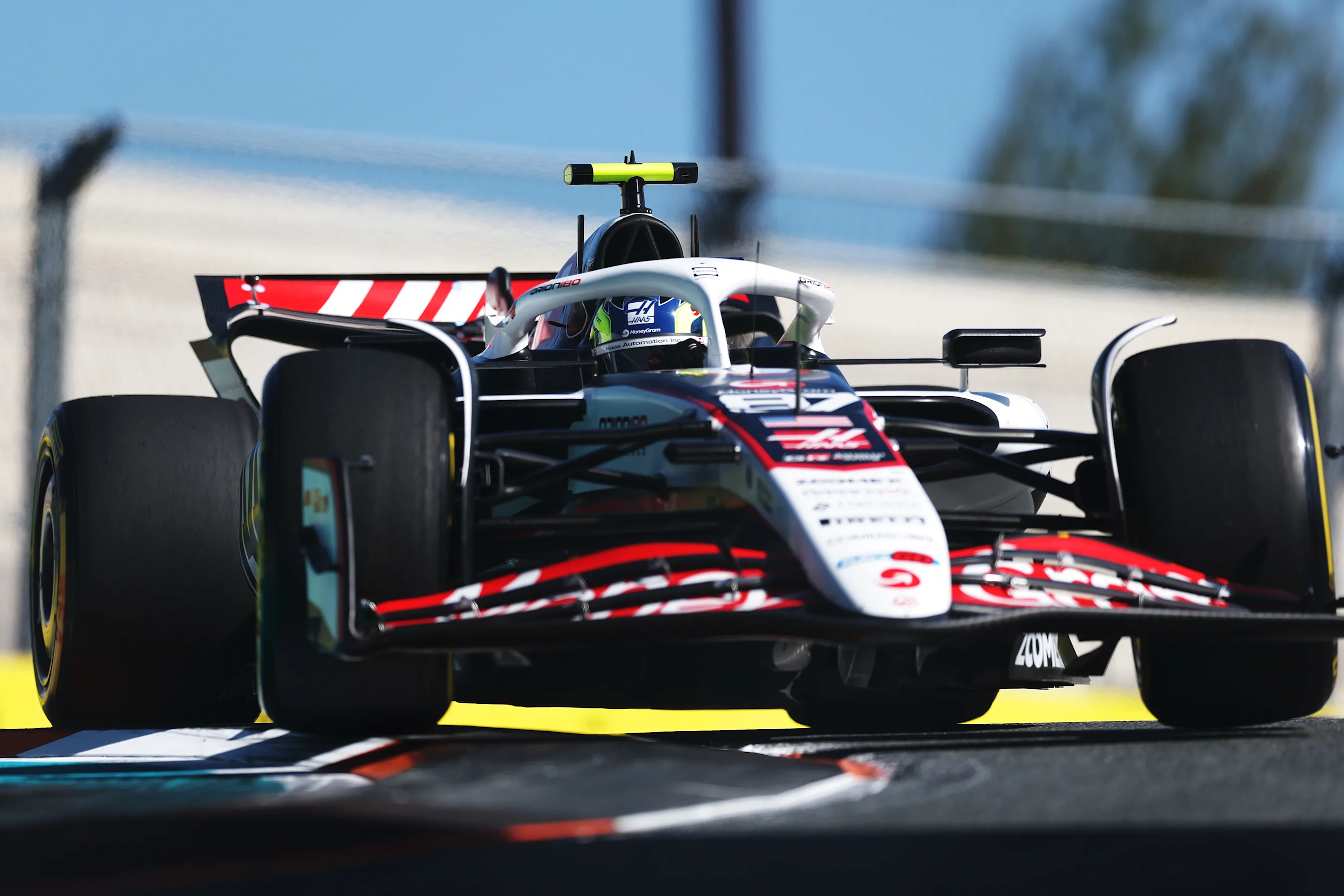 MIAMI, FLORIDA - MAY 02: Oliver Bearman of Great Britain driving the (87) Haas F1 VF-25 Ferrari on