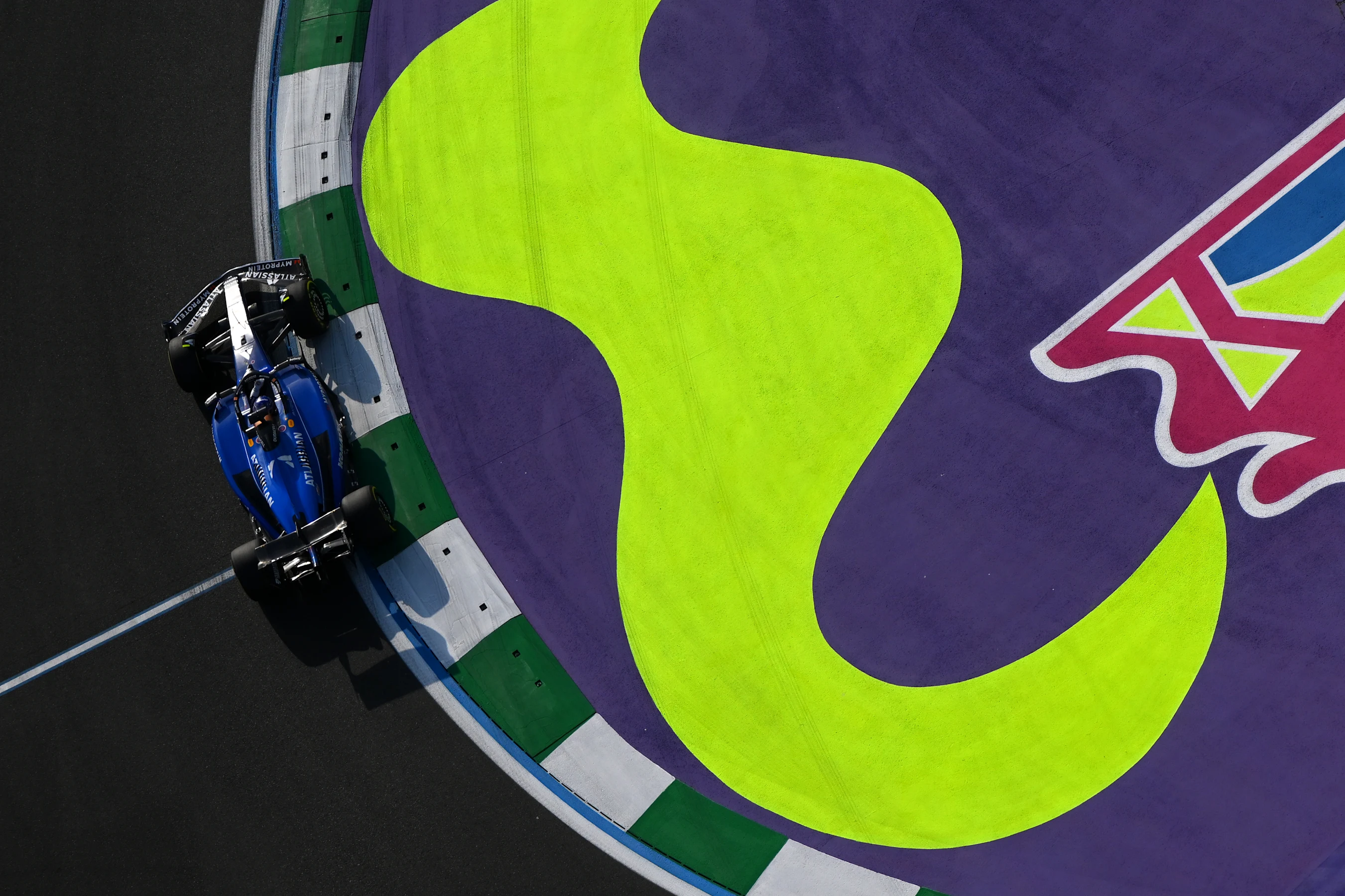 JEDDAH, SAUDI ARABIA - APRIL 18: Alexander Albon of Thailand driving the (23) Williams FW47