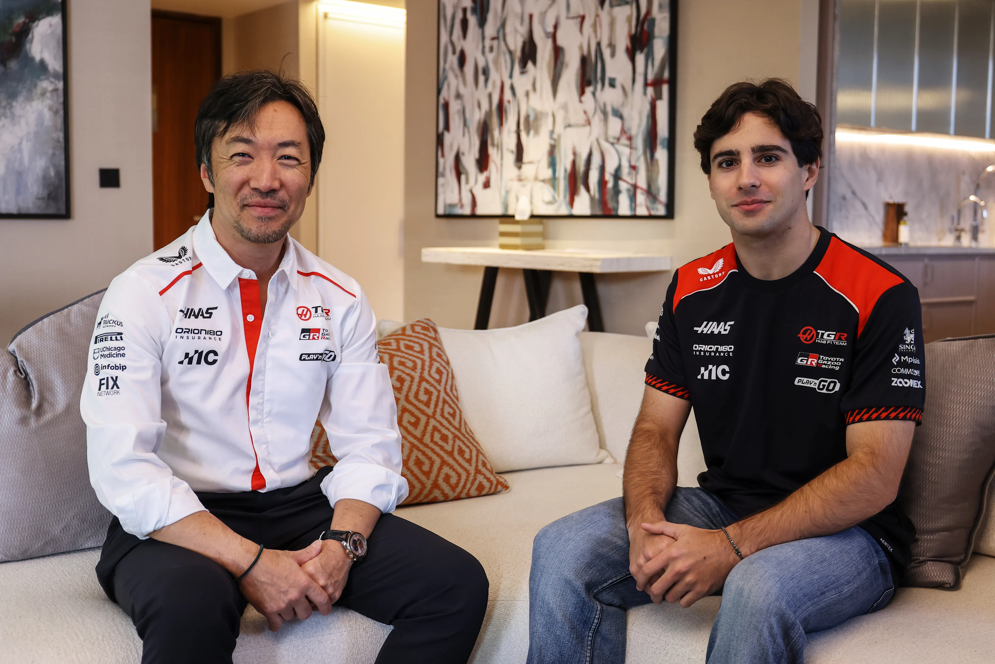 Ayao Komatsu e Rafael Câmara após o anúncio da Haas para 2027