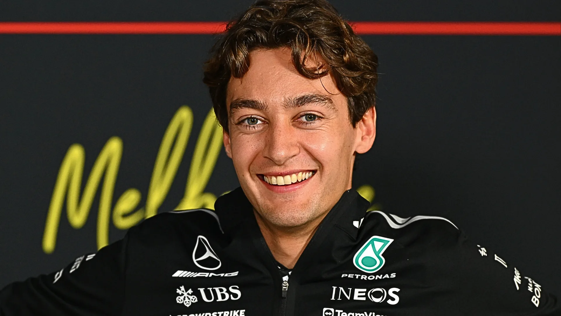 러셀이 2026년을 앞두고 자신감 넘치는 모습을 보이는 이유는 무엇일까요?