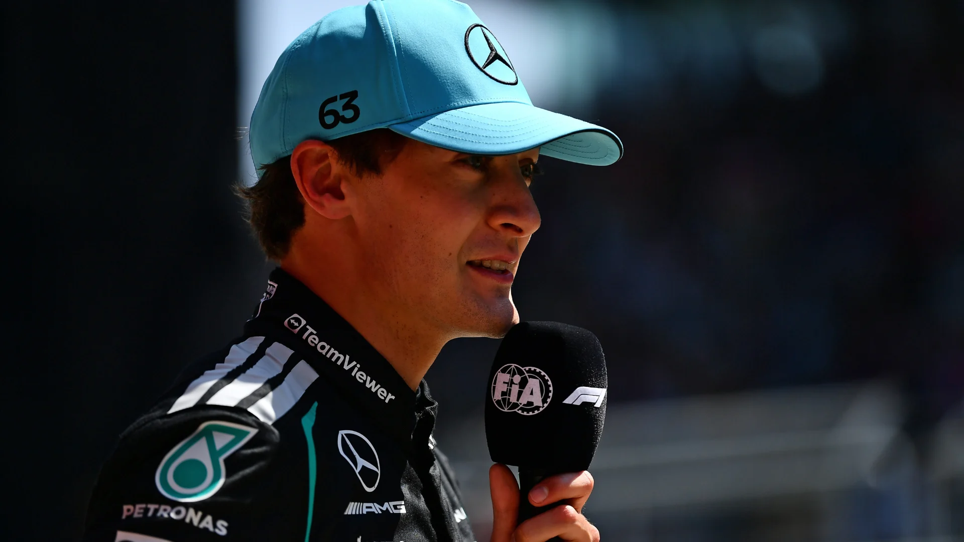 러셀은 해밀턴과의 스프린트 경쟁에 '갑자기 휘말렸다'고 인정했다.