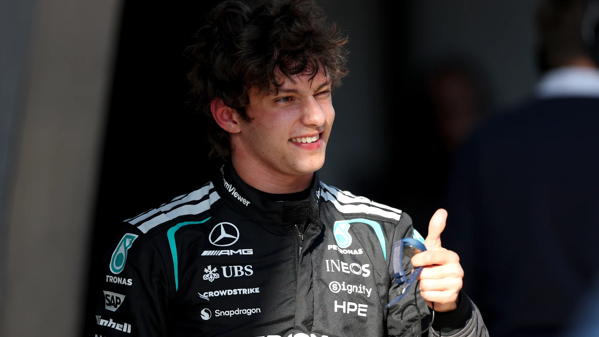 안토넬리가 중국 장대높이뛰기에서 역사적인 기록을 세운 후 반응을 보였다.