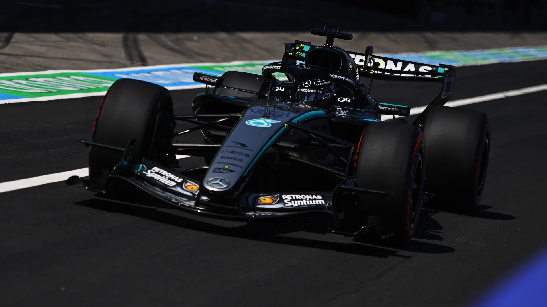Russell heads Mercedes 1-2 in FP1 for Japanese GP