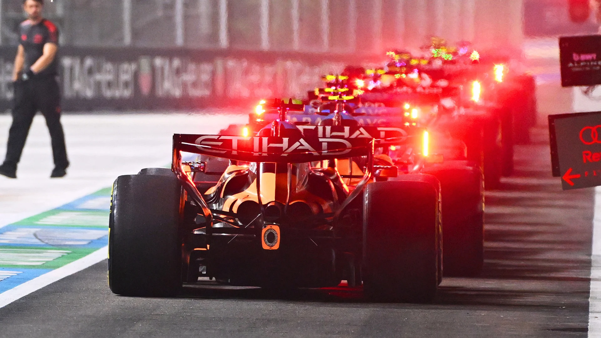 Verstappen conquista la pole Sprint a Singapore: Mercedes in crisi con i nuovi aggiornamenti