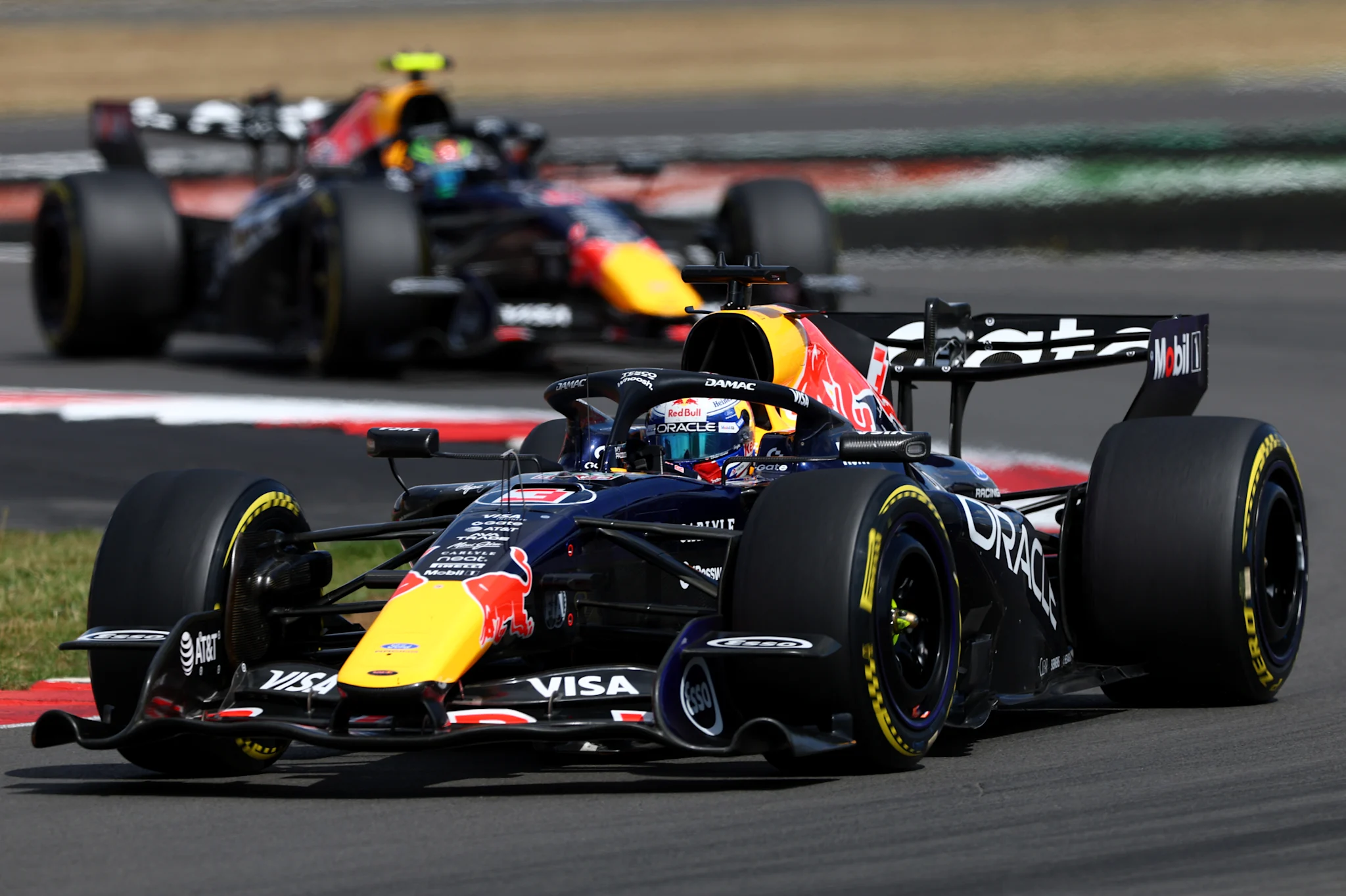 Hadjar stawia Verstappenowi opór — Red Bull ma nowego rywala od środka