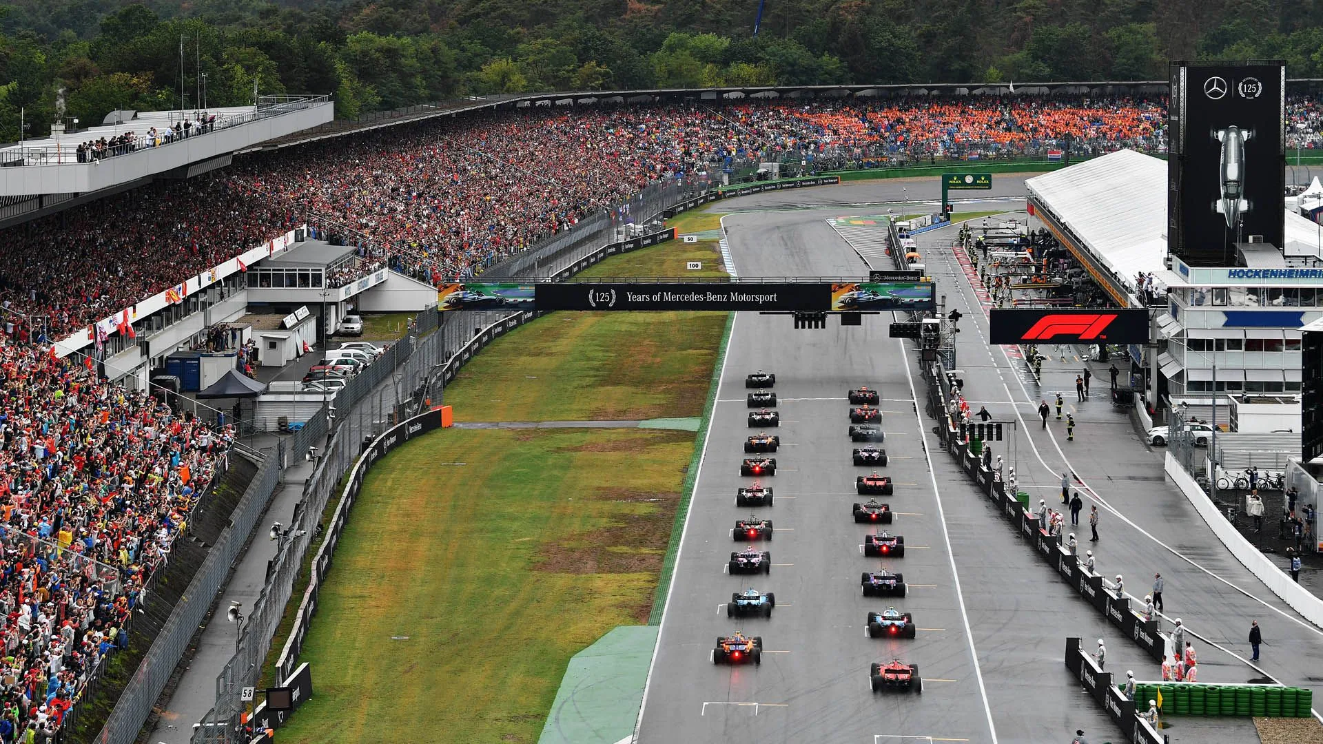 HOCKENHEIM, GERMANY - JULY 28: A general view of the start from behind during the F1 Grand Prix of Germany at Hockenheimring on July 28, 2019 in Hockenheim, Germany. (Photo by Dan Mullan/Getty Images)