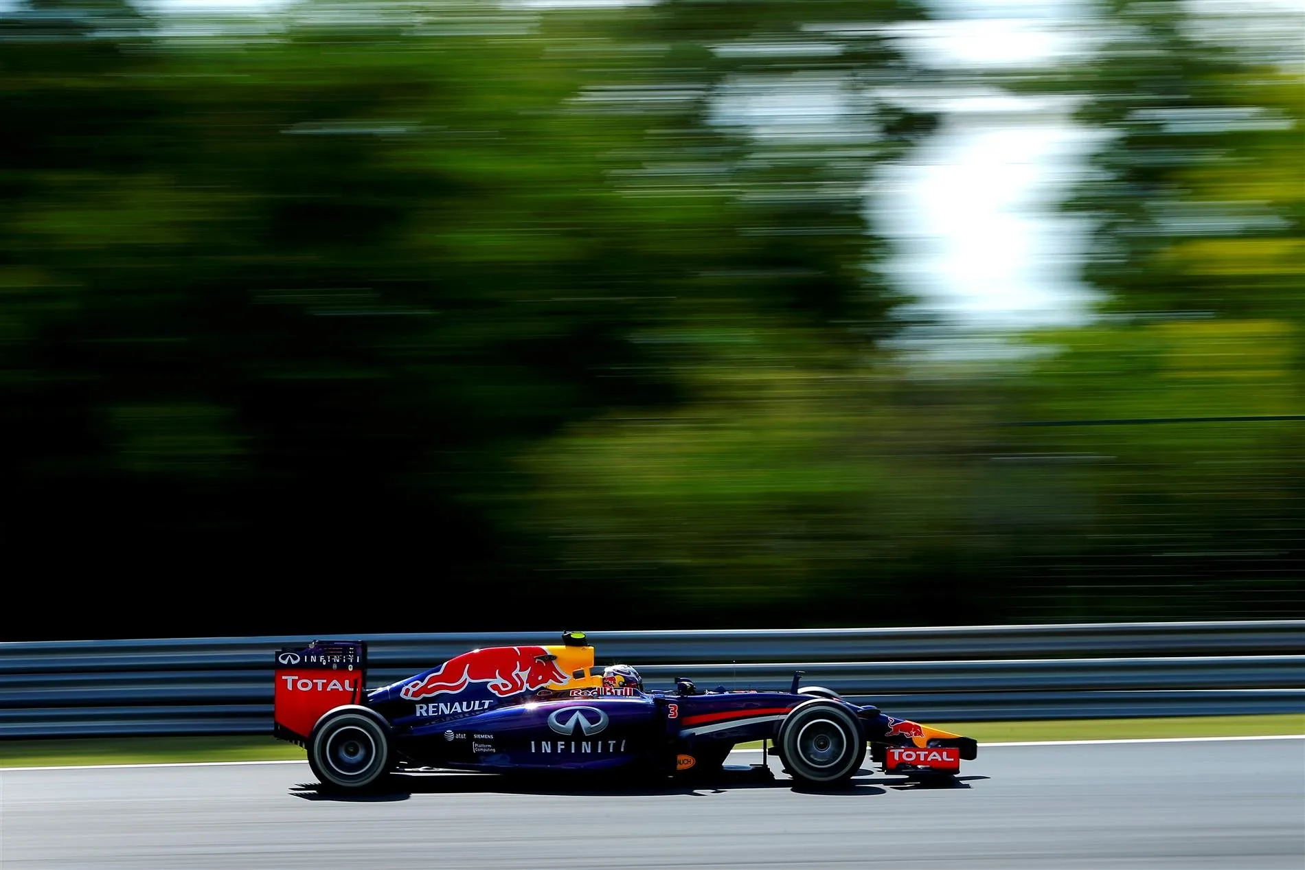  Daniel Ricciardo (AUS) Red Bull Racing RB10. Formula One World Championship, Rd11, Hungarian Grand Prix, Practice, Hungaroring, Hungary. Friday, 25 July 2014© Sutton Images. No reproduction without permission
