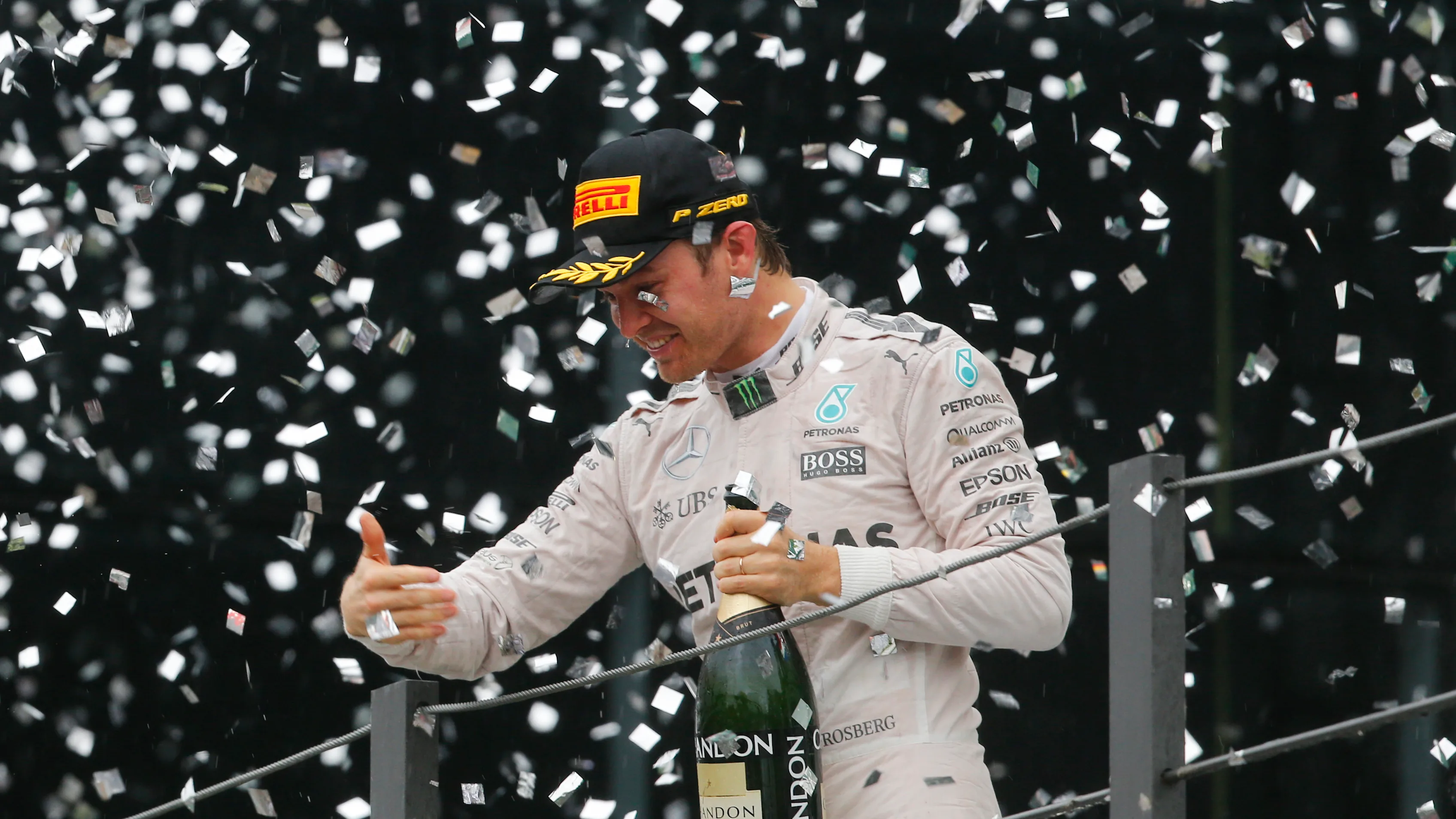 www.sutton-images.com
Nico Rosberg (GER) Mercedes AMG F1 celebrates with the champagne on the