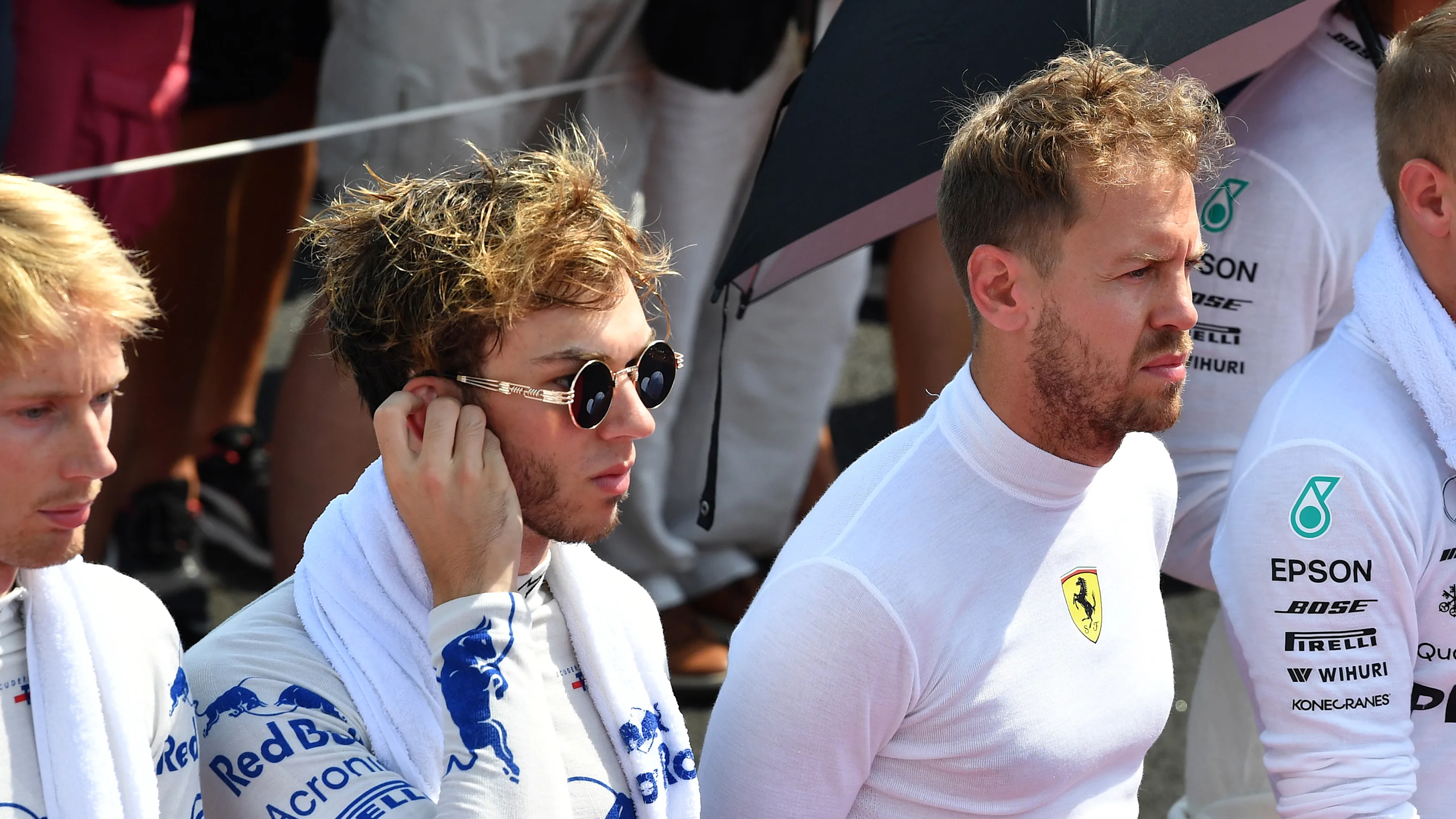 www.sutton-images.com
Brendon Hartley (NZL) Scuderia Toro Rosso, Pierre Gasly (FRA) Scuderia Toro