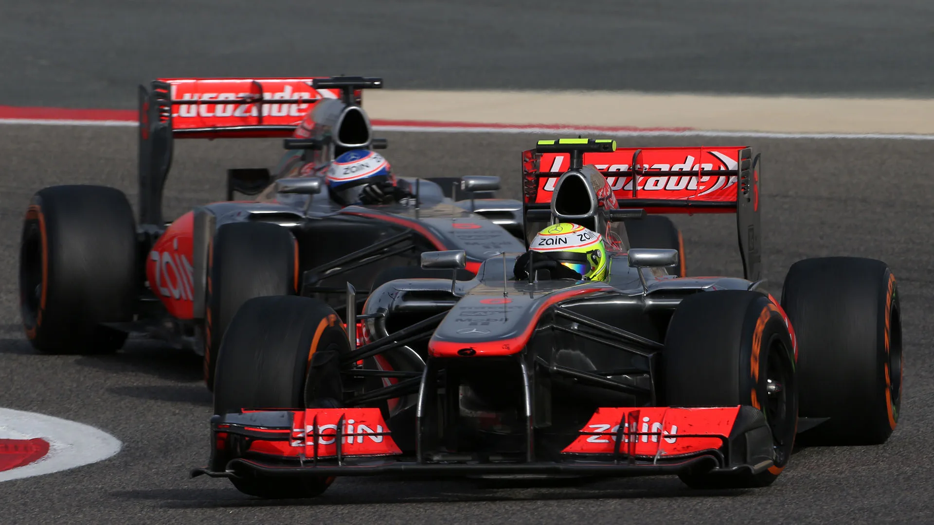 Sergio Perez (MEX) McLaren MP4-28 and Jenson Button (GBR) McLaren MP4-28.
Formula One World Championship, Rd4, Bahrain Grand Prix, Race Day, Bahrain International Circuit, Sakhir, Bahrain, Sunday 21 April 2013. © Sutton Motorsport Images