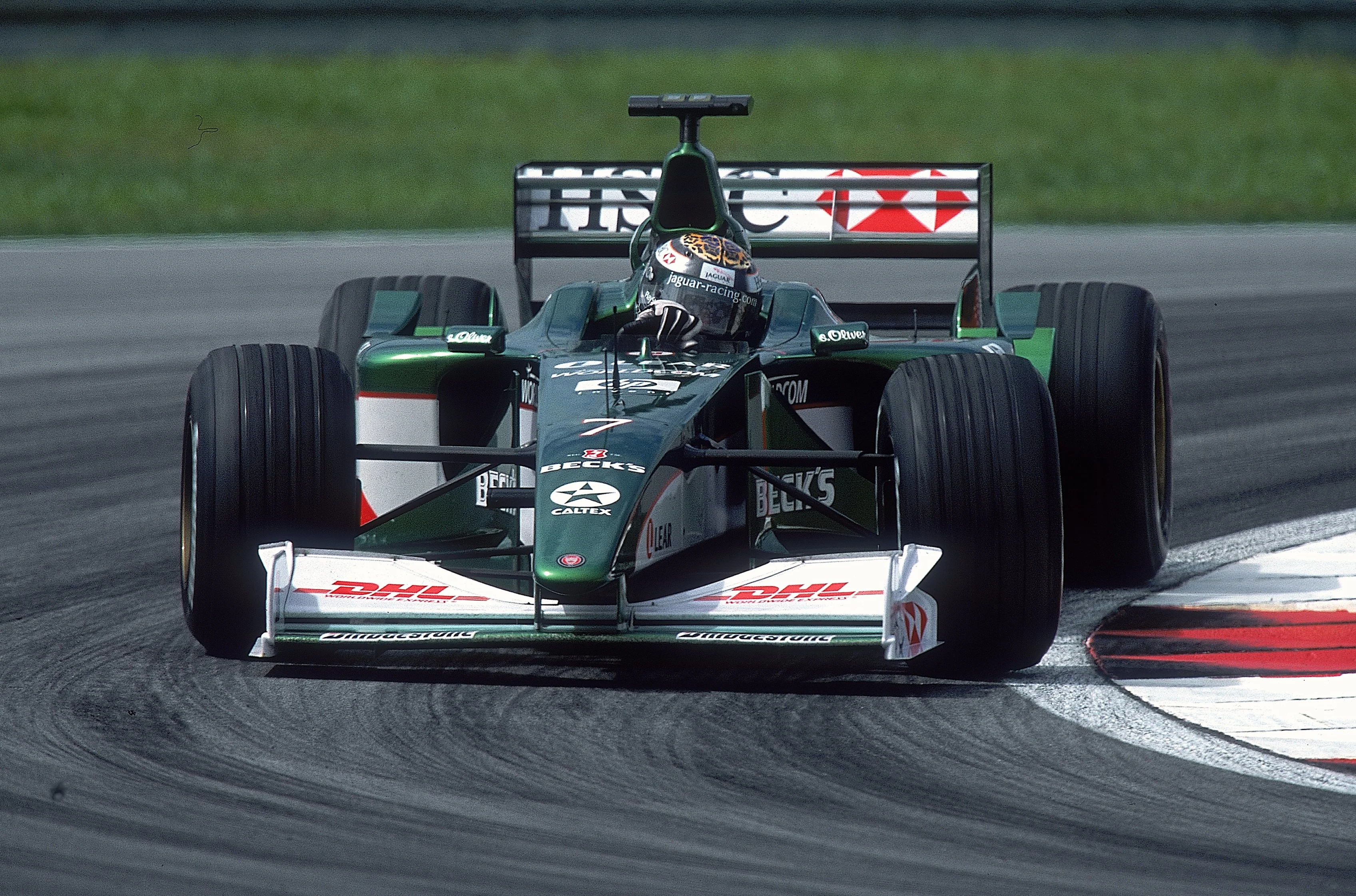 Gary Anderson headed the design for the 2000 Jaguar R1