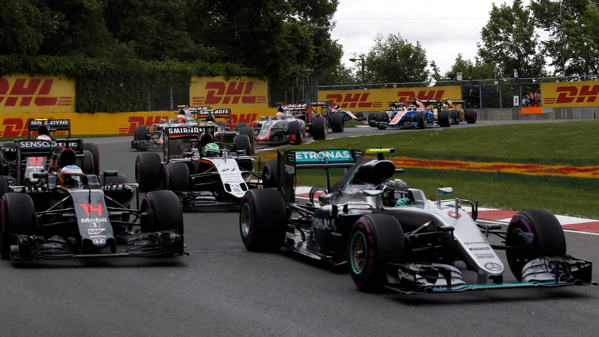 www.sutton-images.com Nico Rosberg (GER) Mercedes-Benz F1 W07 Hybrid and Fernando Alonso
