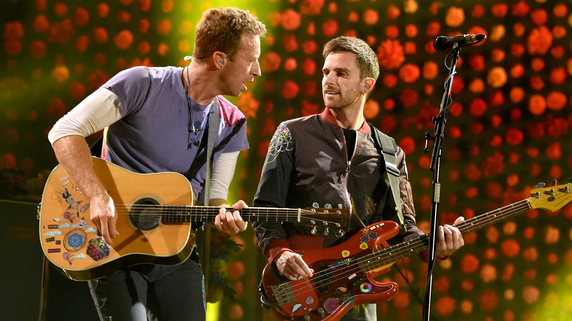 PASADENA, CA - OCTOBER 06: Musicians Chris Martin (L) and Guy Berryman of Coldplay perform at the