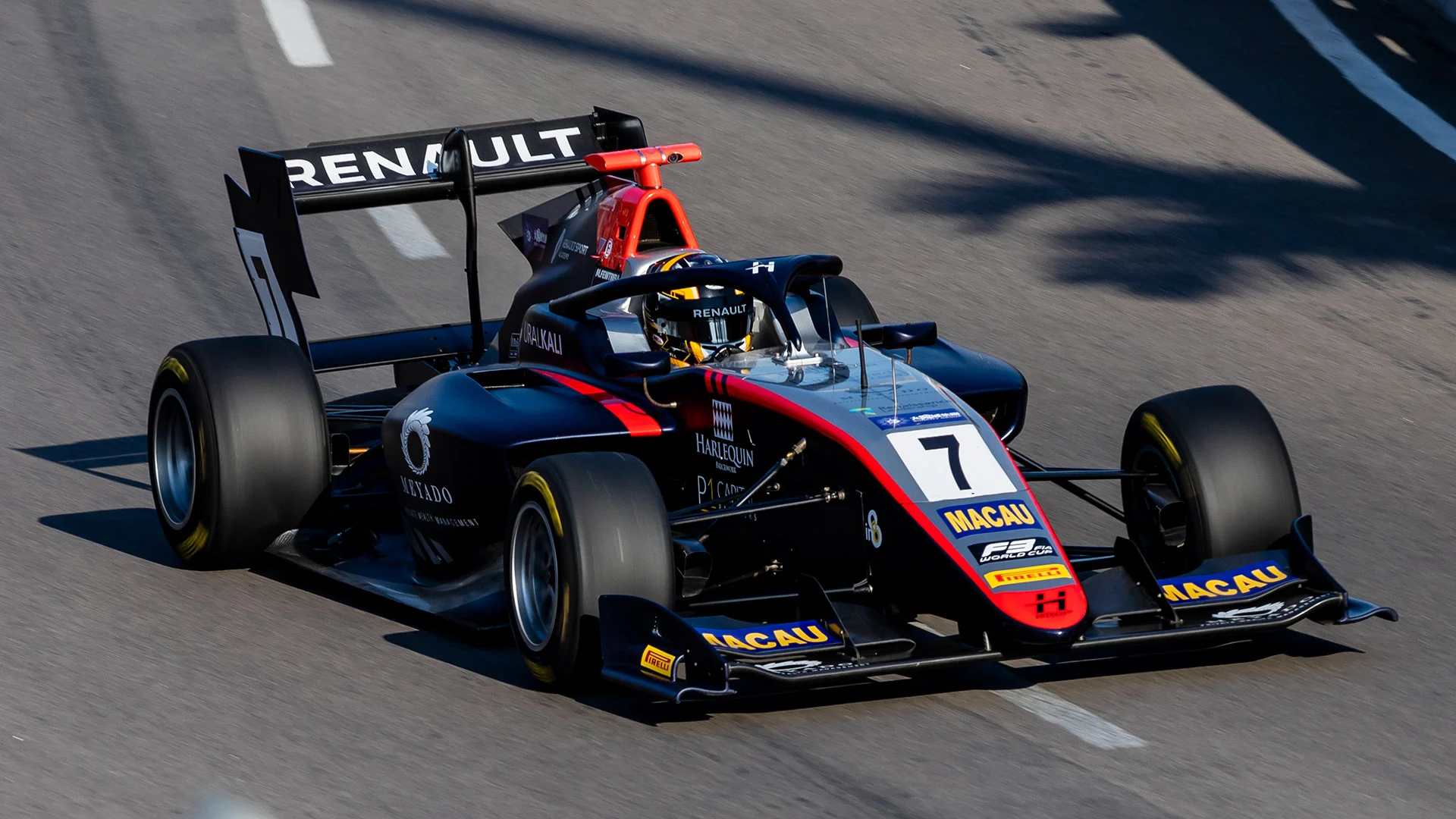 MACAU, MACAU - NOVEMBER 17: Hitech Grand Prix driver Max Fewtrell (7) of Great Britain competes