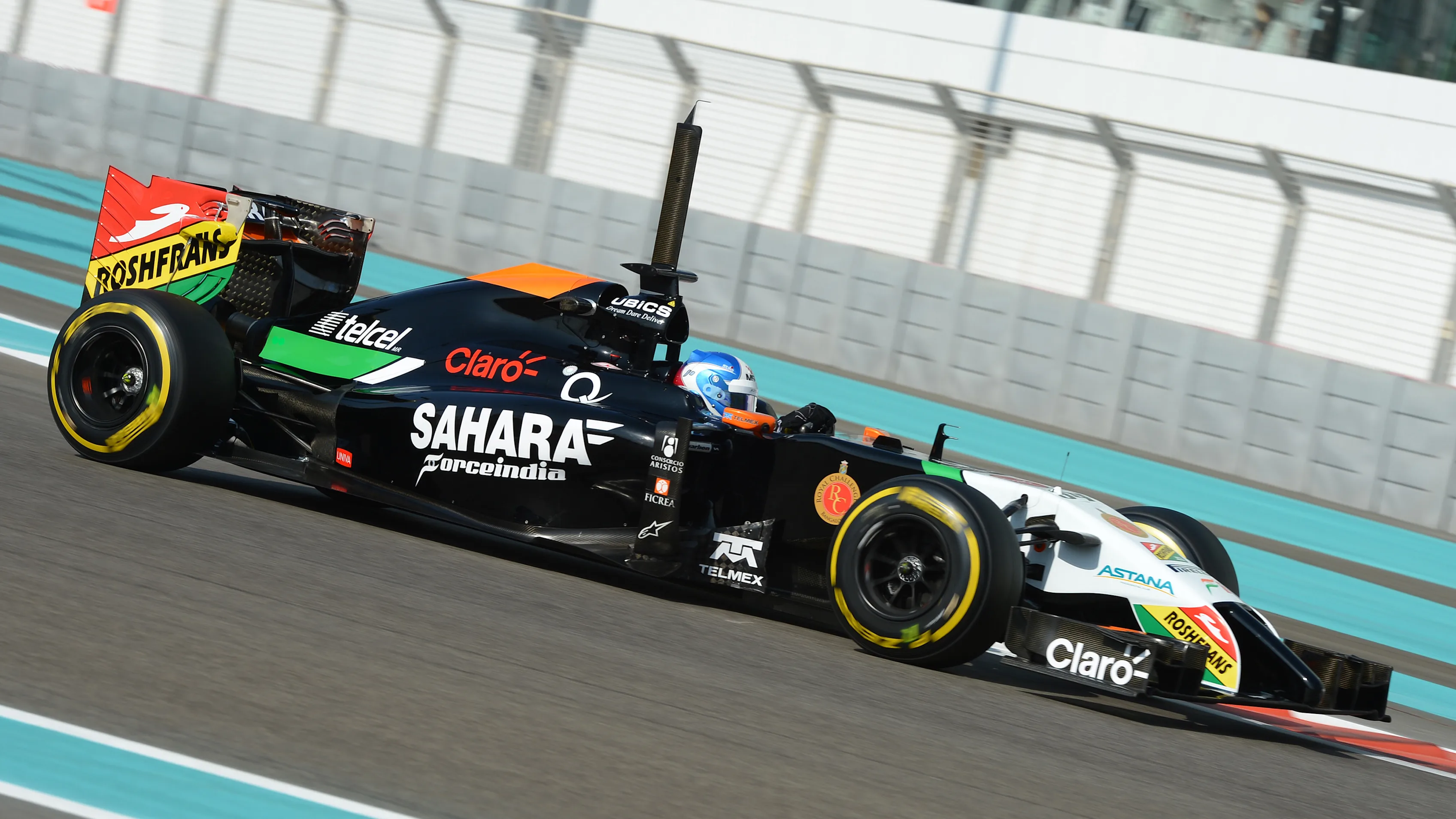 www.sutton-images.com
Jolyon Palmer (GBR) Force India VJM07.
Formula One Testing, Yas Marina