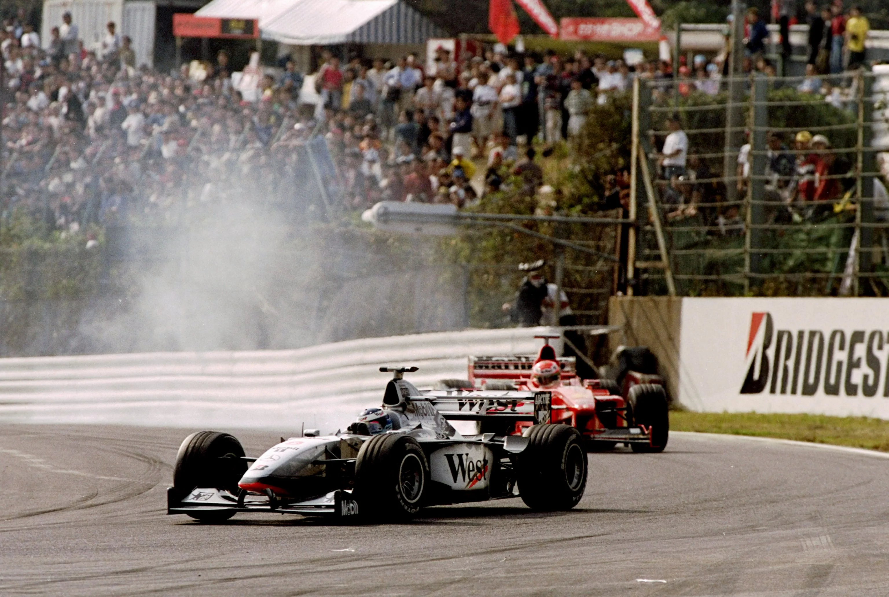 1 Nov 1998: Mika Hakkinen of Finland racing for Mercedes McLaren leads Ferrari driver Eddie Ivine
