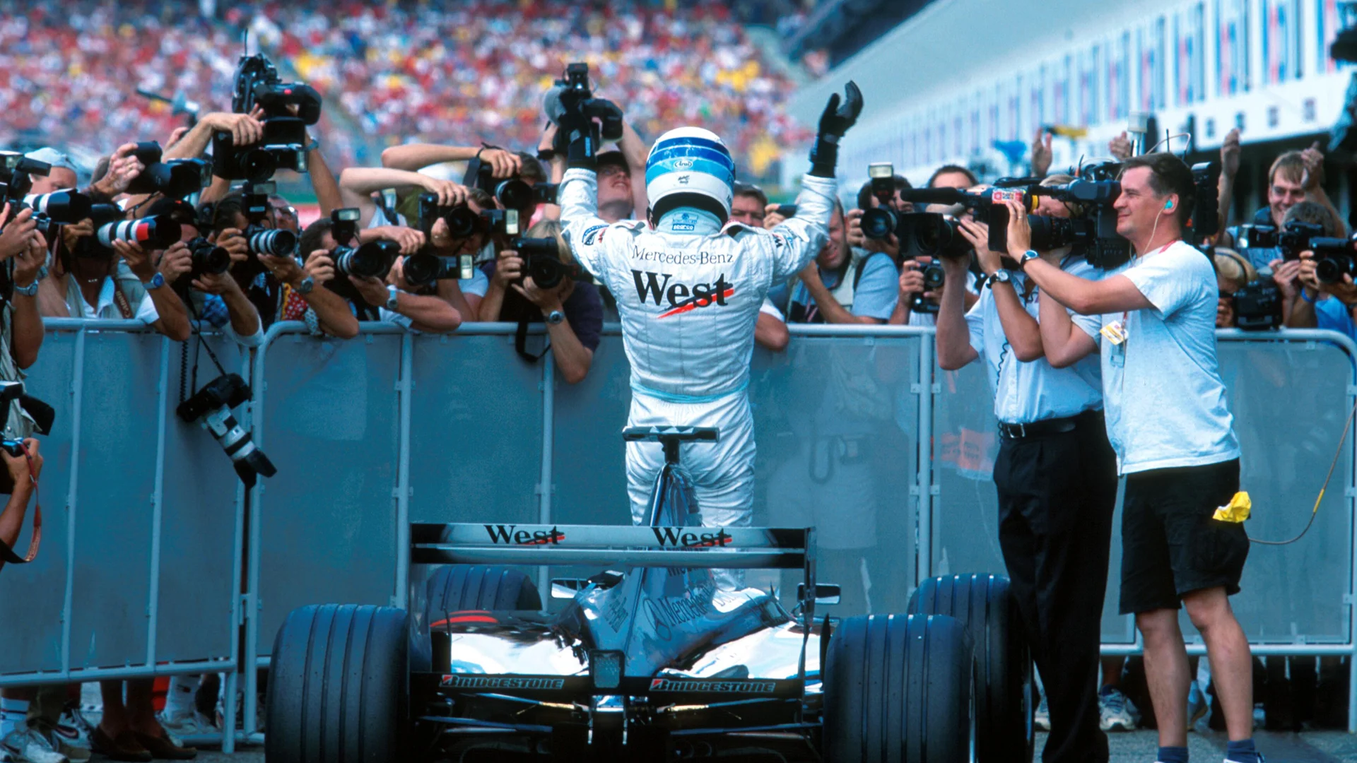 Mika Hakkinen (FIN) Mclaren MP4-14 gets pole position Formula One World Championship, Rd 10,
