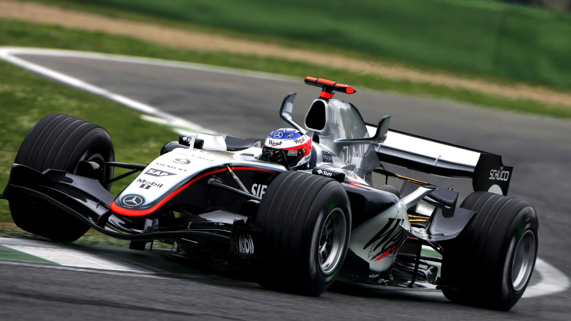 Pole sitter Kimi Raikkonen (FIN) McLaren Mercedes MP4/20. Formula One World Championship, Rd4, San