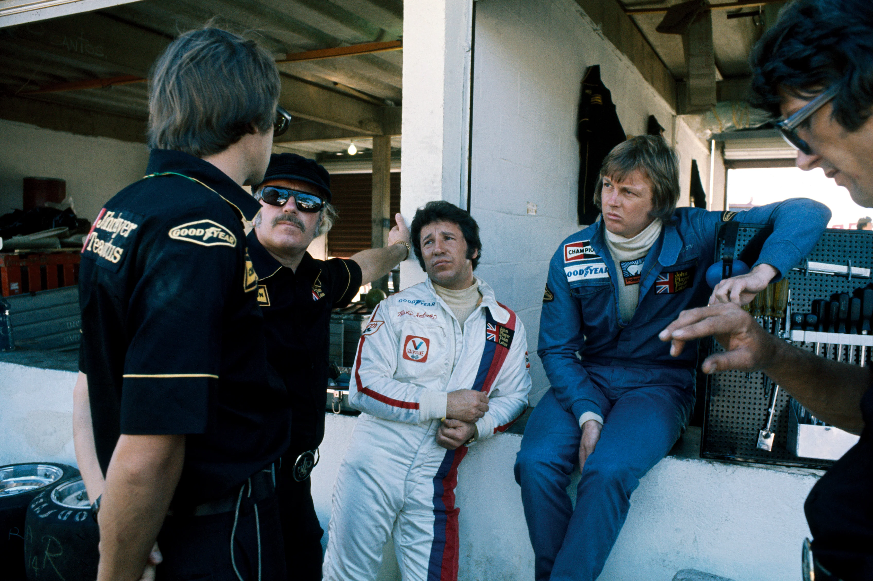 Interlagos, Brazil. 25 January 1976.
Ronnie Peterson (Lotus 77-Ford), retired and Mario Andretti