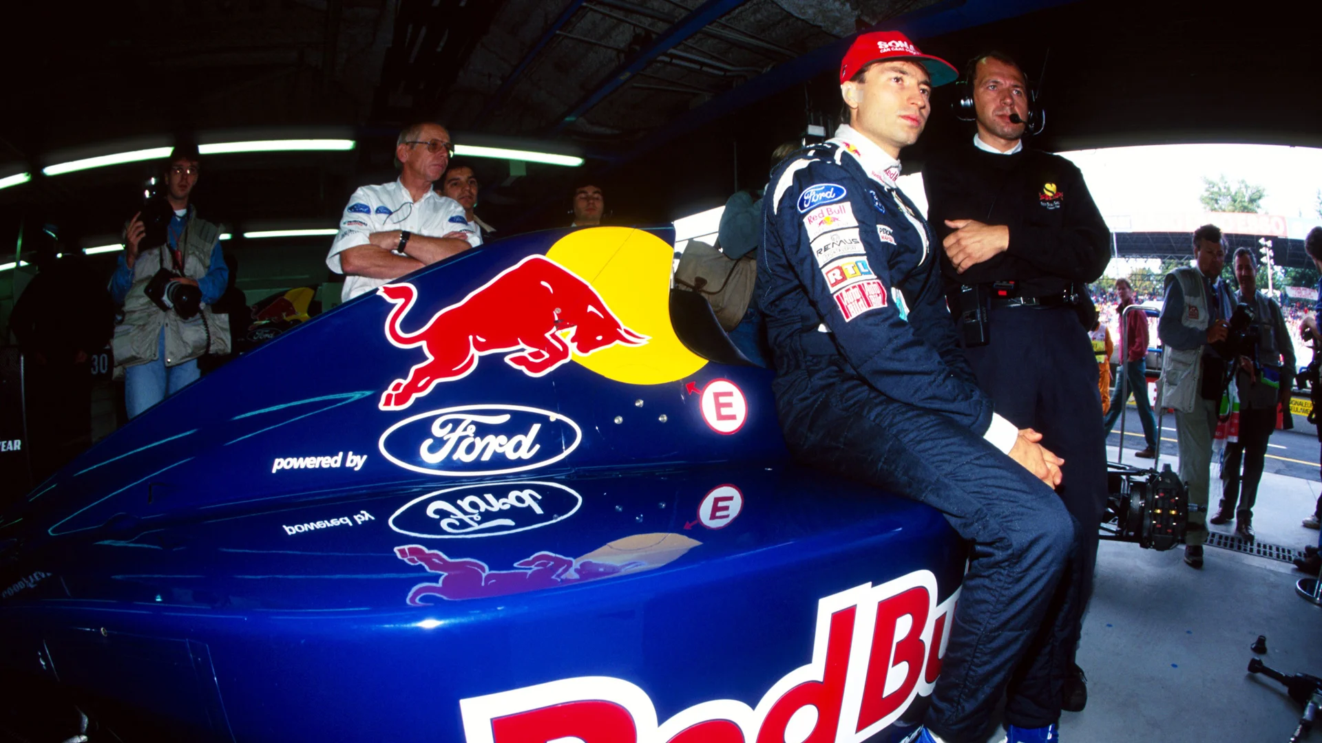 Heinz-Harald Frentzen (GER) Sauber Cosworth C14 poses in the team garage. Italian Grand Prix,